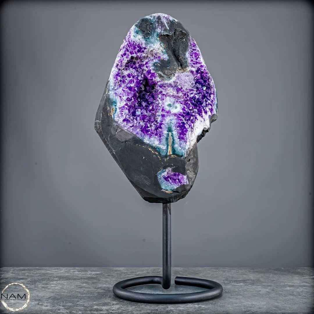 Radiant amethyst on a metal stand – elegance in violet splendor