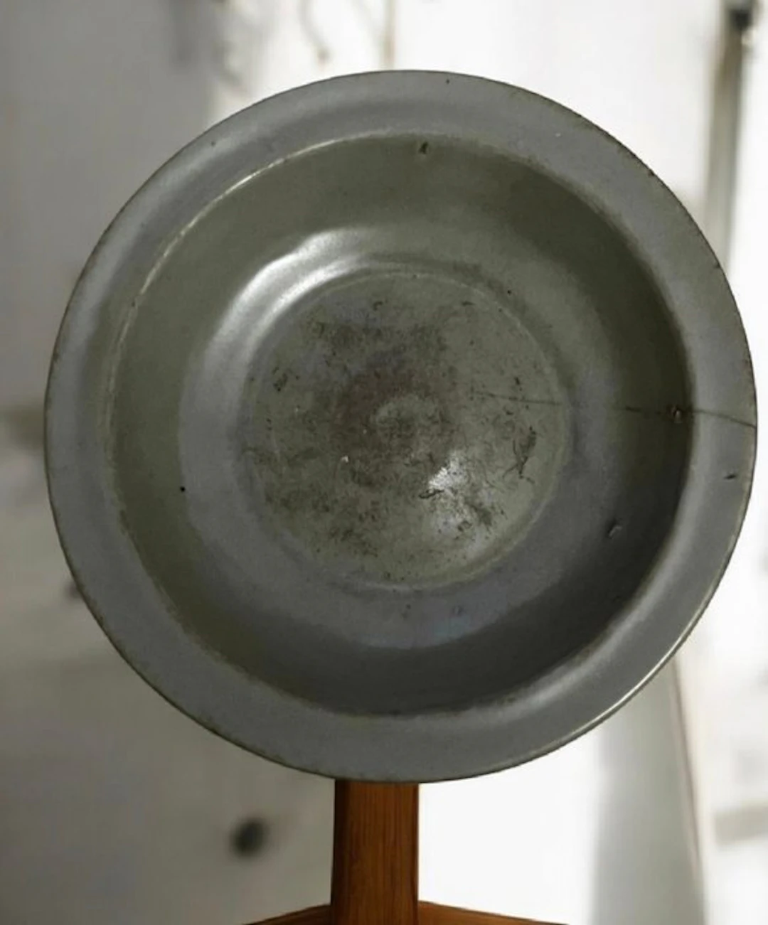 Elegant celadon bowl from Longquan, China. - Ceramic - China - Yuan-Ming