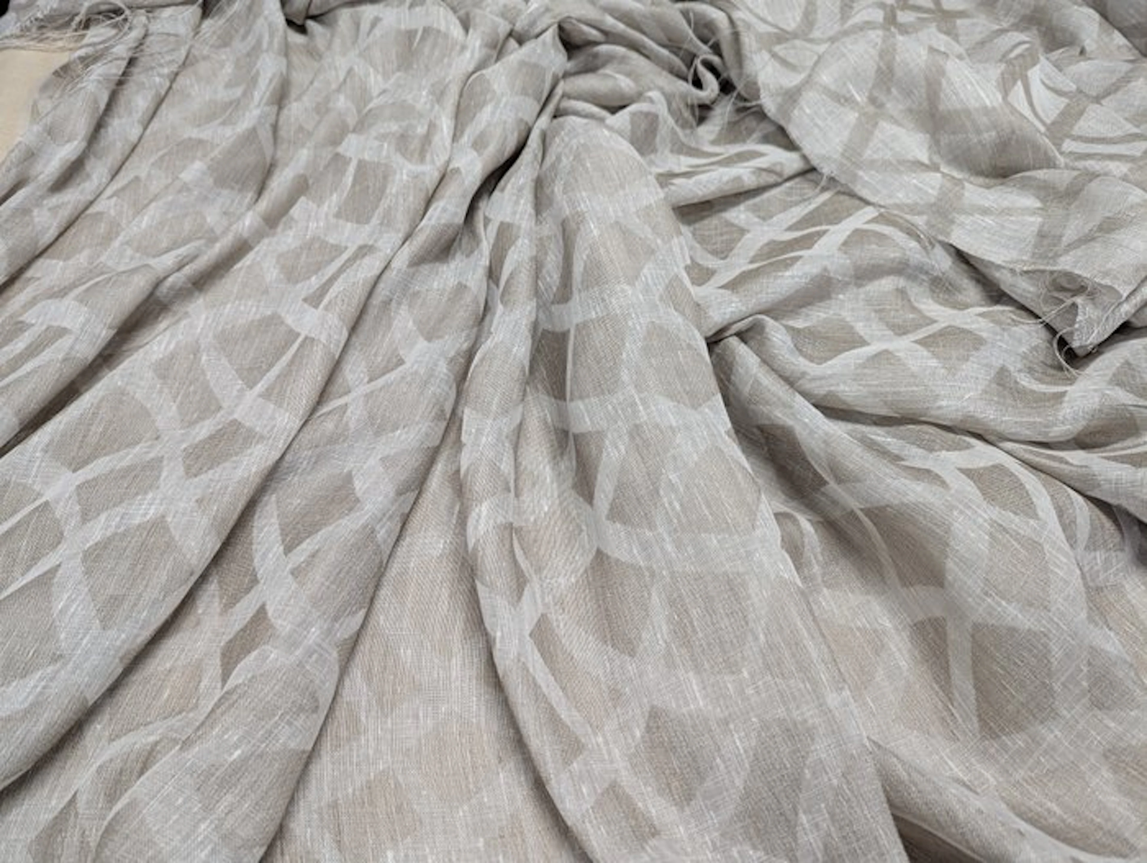 Cavelli collezione Soffuso – Fine pezzaTendaggio Moderno Effetto Lino