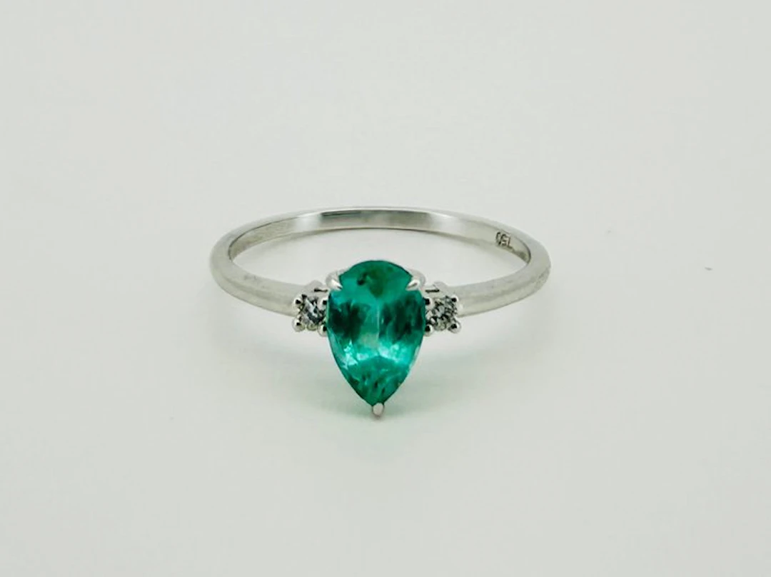 Ring - 18 kt. White gold - 1.25ct. tw. Emerald - Diamond