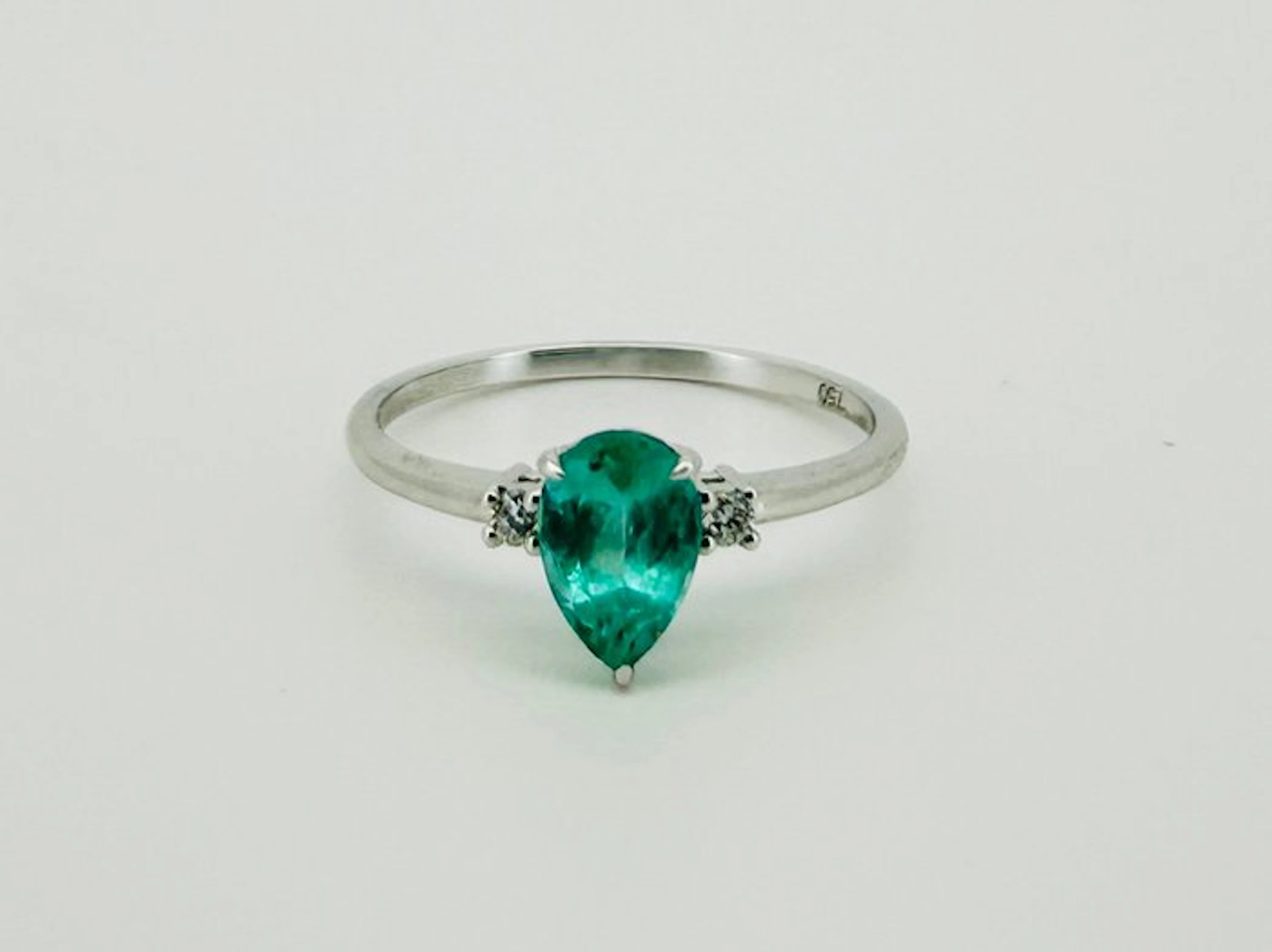 Ring - 18 kt. White gold - 1.25ct. tw. Emerald - Diamond