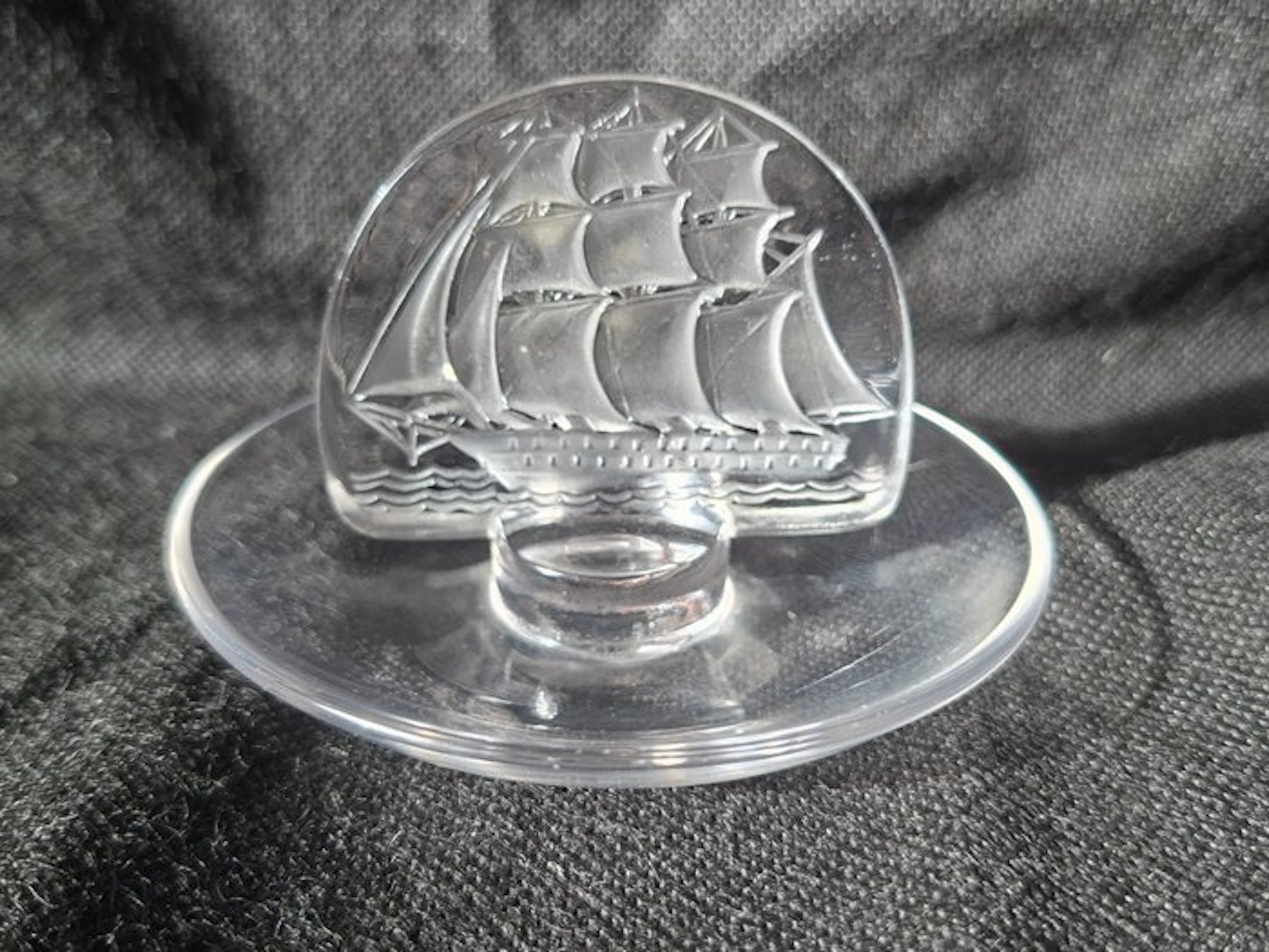 Lalique - René Lalique - Statuette, Caravelle pindish - 7 cm - Crystal - 1960
