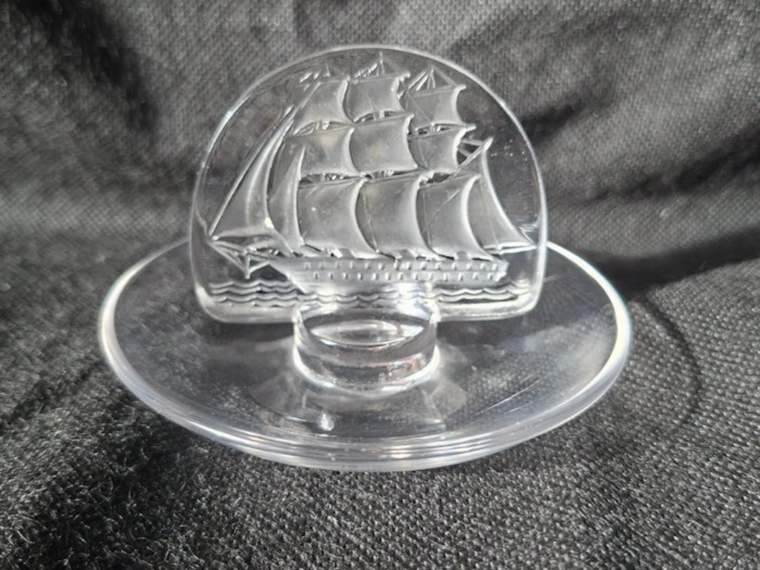 Lalique - René Lalique - Statuette, Caravelle pindish - 7 cm - Crystal - 1960