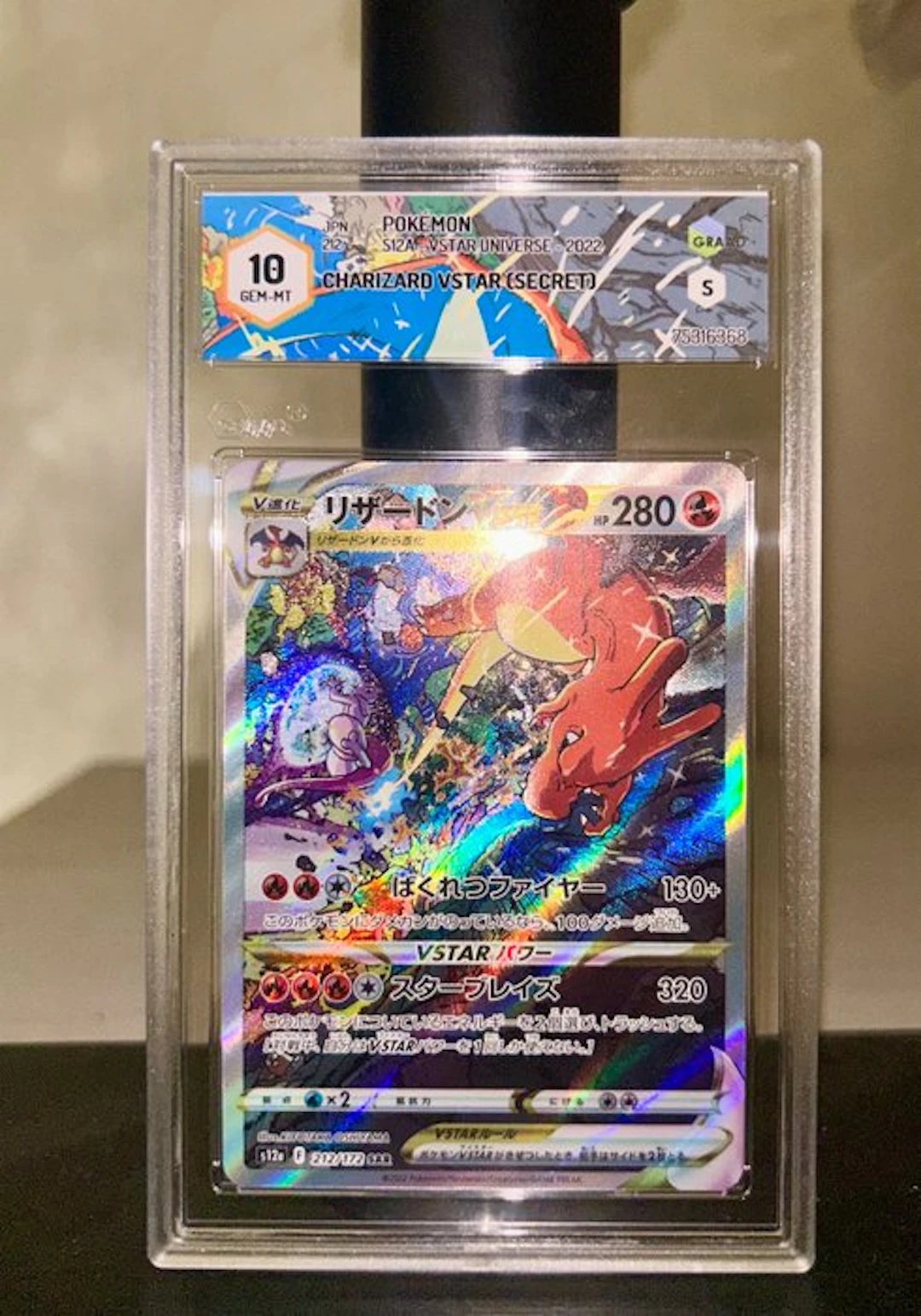 Pokémon - 1 Graded card - Charizard VSTAR 212/272 Secret rare