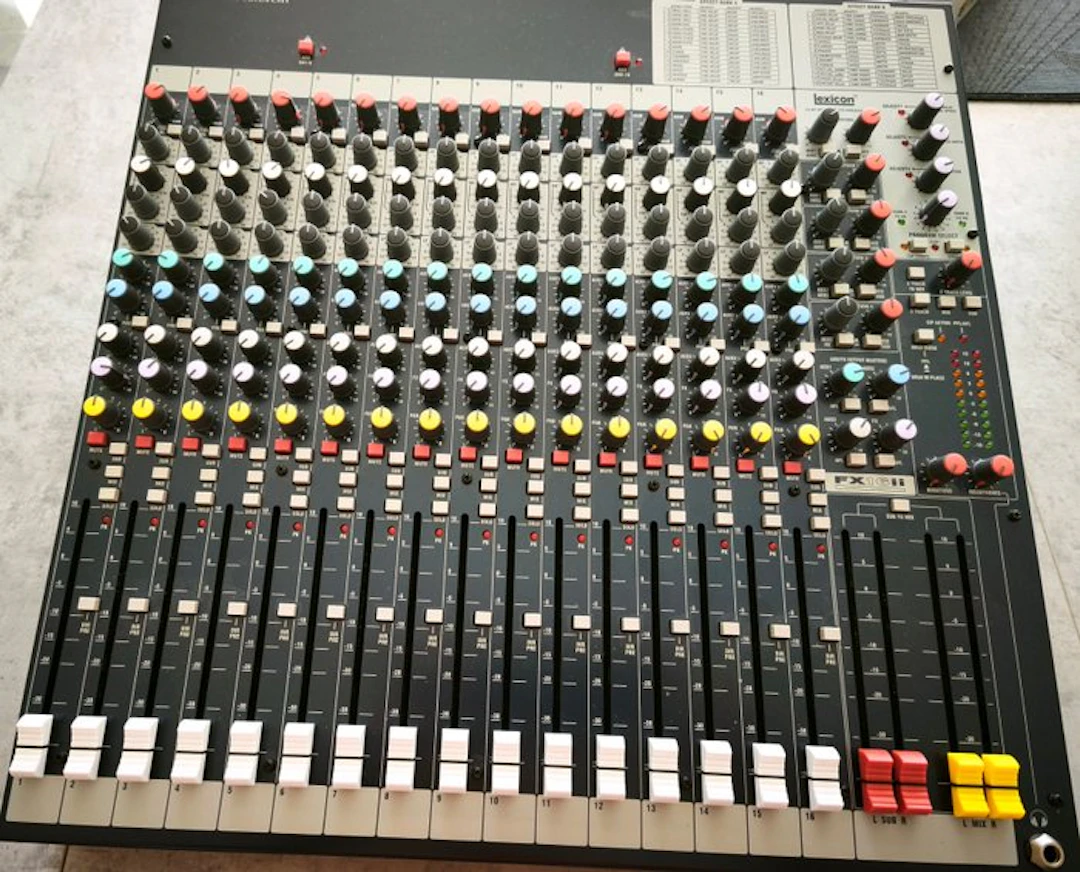 Soundcraft - FX16ii Analogue mixer