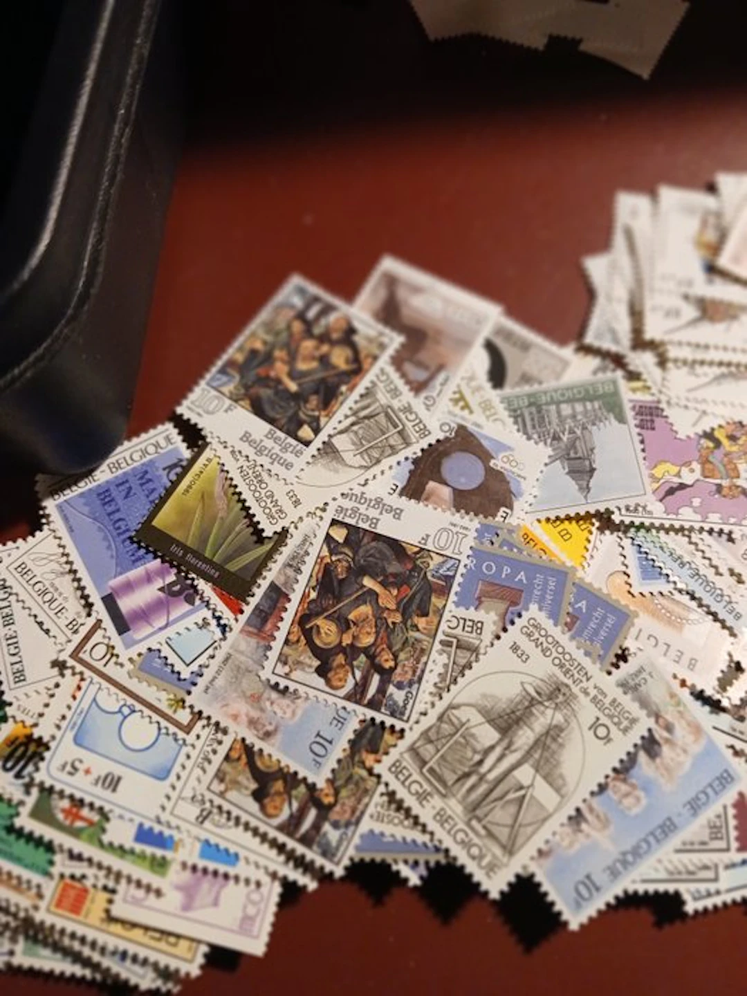 Belgium - Lot of postage stamps: 1,000 stamps of 10 francs each.