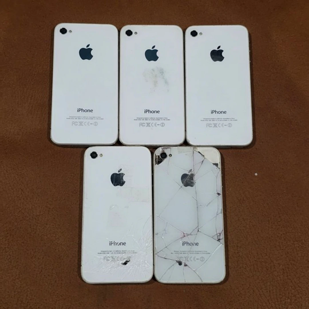 Apple NO RESERVE PRICE iPhones (iPhone 4 - White Glass) – Untested / For Parts