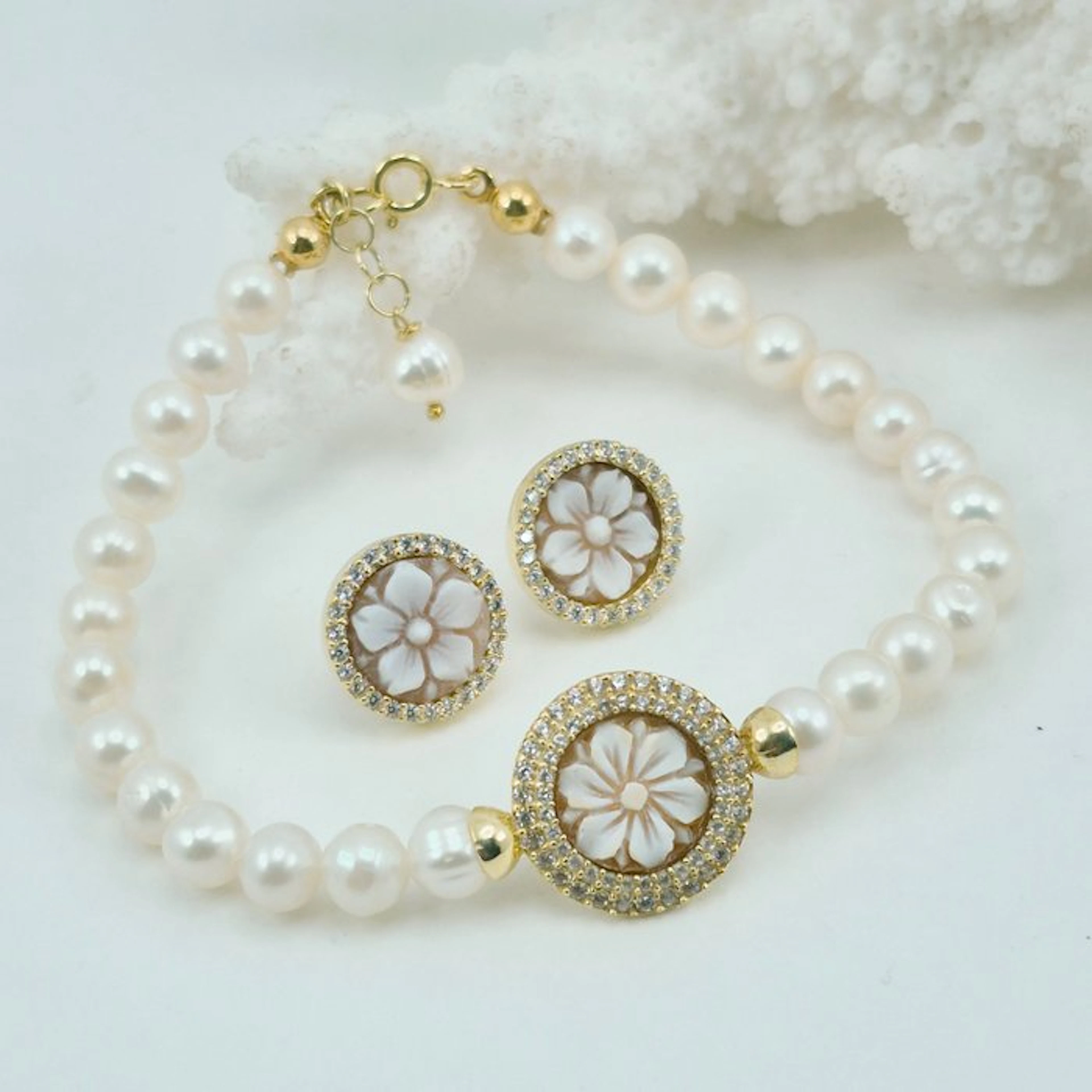 Silver, Gold-plated - 2 piece jewellery set - Cultured pearls and cameos