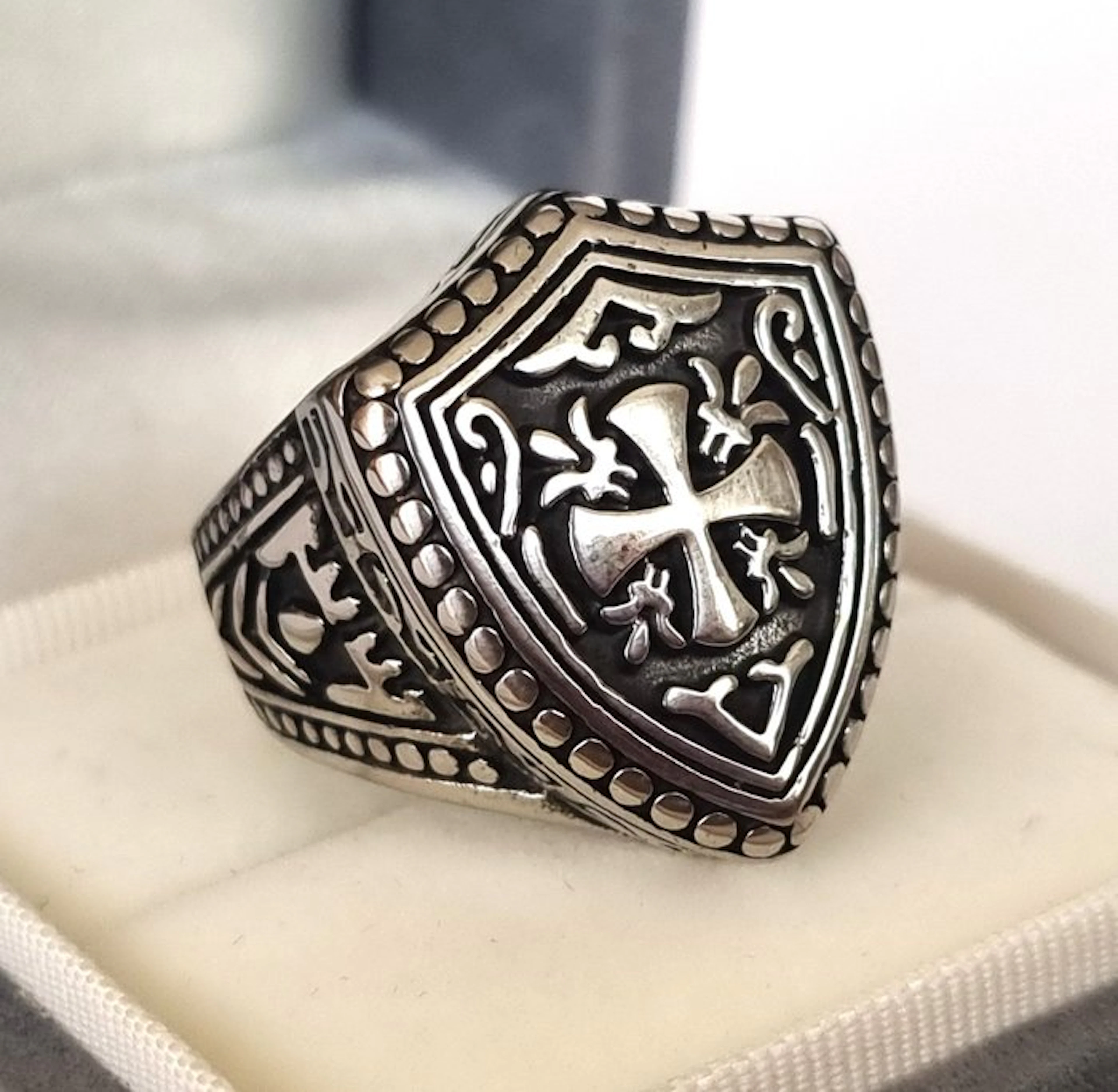 Dame - King's Seal - Chivalrous - Cross of the Knights Templar – Faith