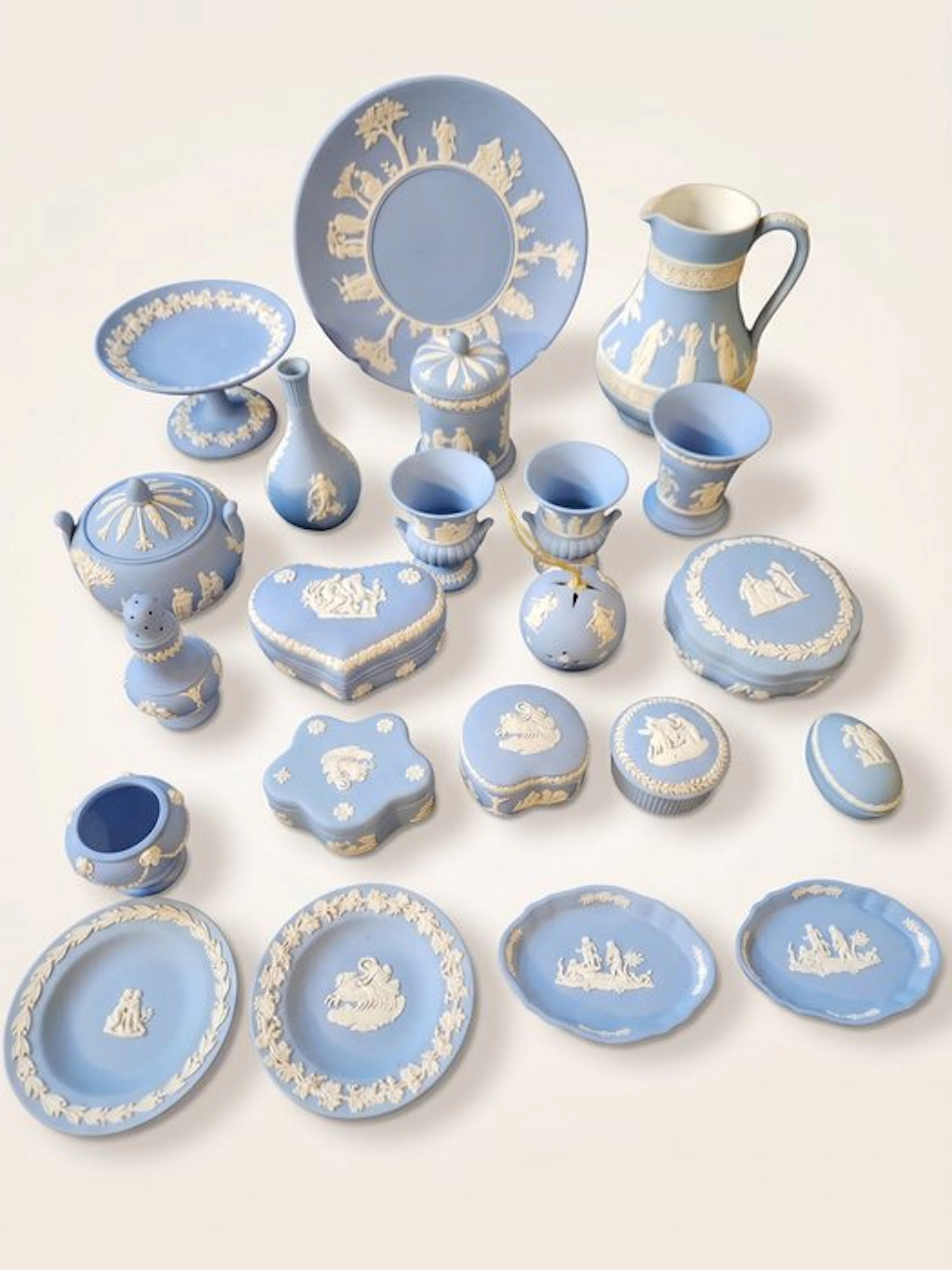 Wedgwood - Ewer (22) - Ceramic - Blue Jasperware Plate