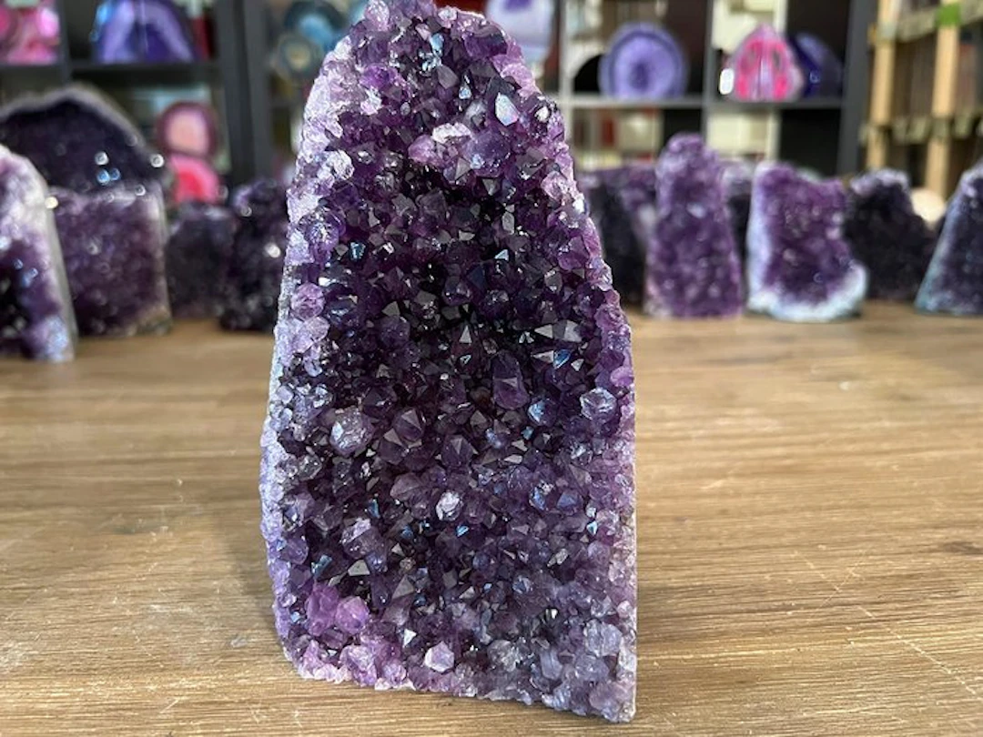Amethyst Crystal cluster - Height: 17 cm - Width: 9 cm- 2 kg - (1)