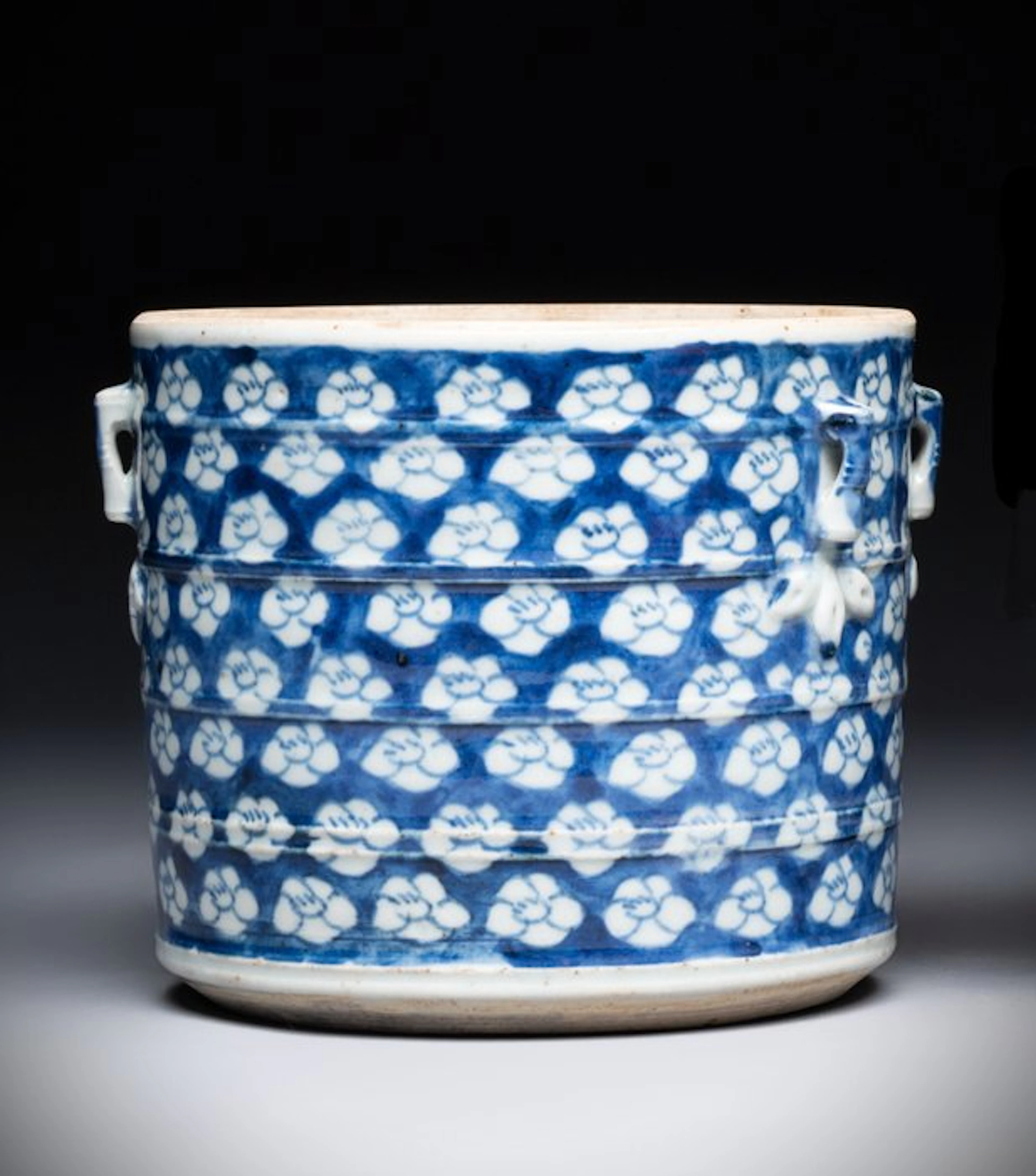 A KANGXI BLUE & WHITE JAR / POT / PLANTER