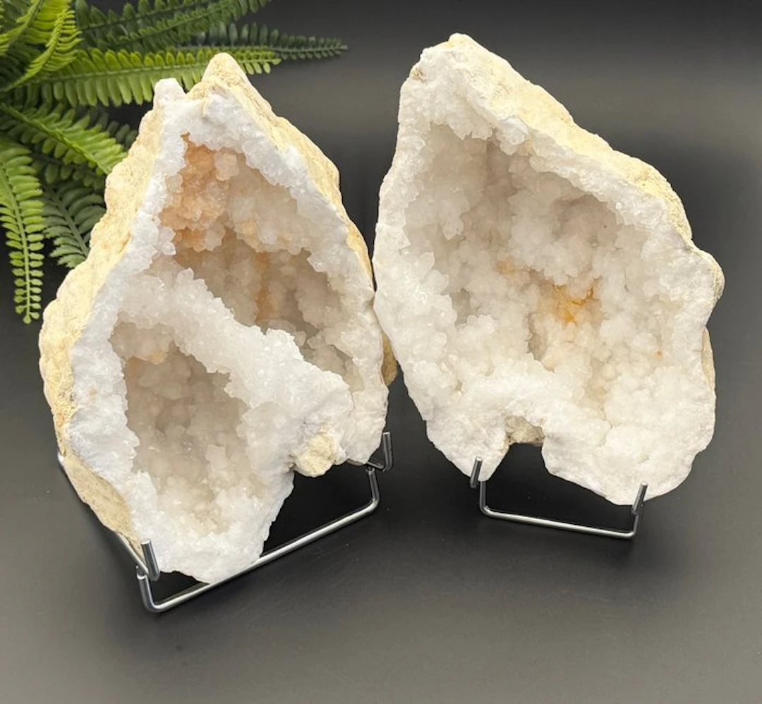 XXL top quartz geode split into 2 parts (8 kg) Geode...