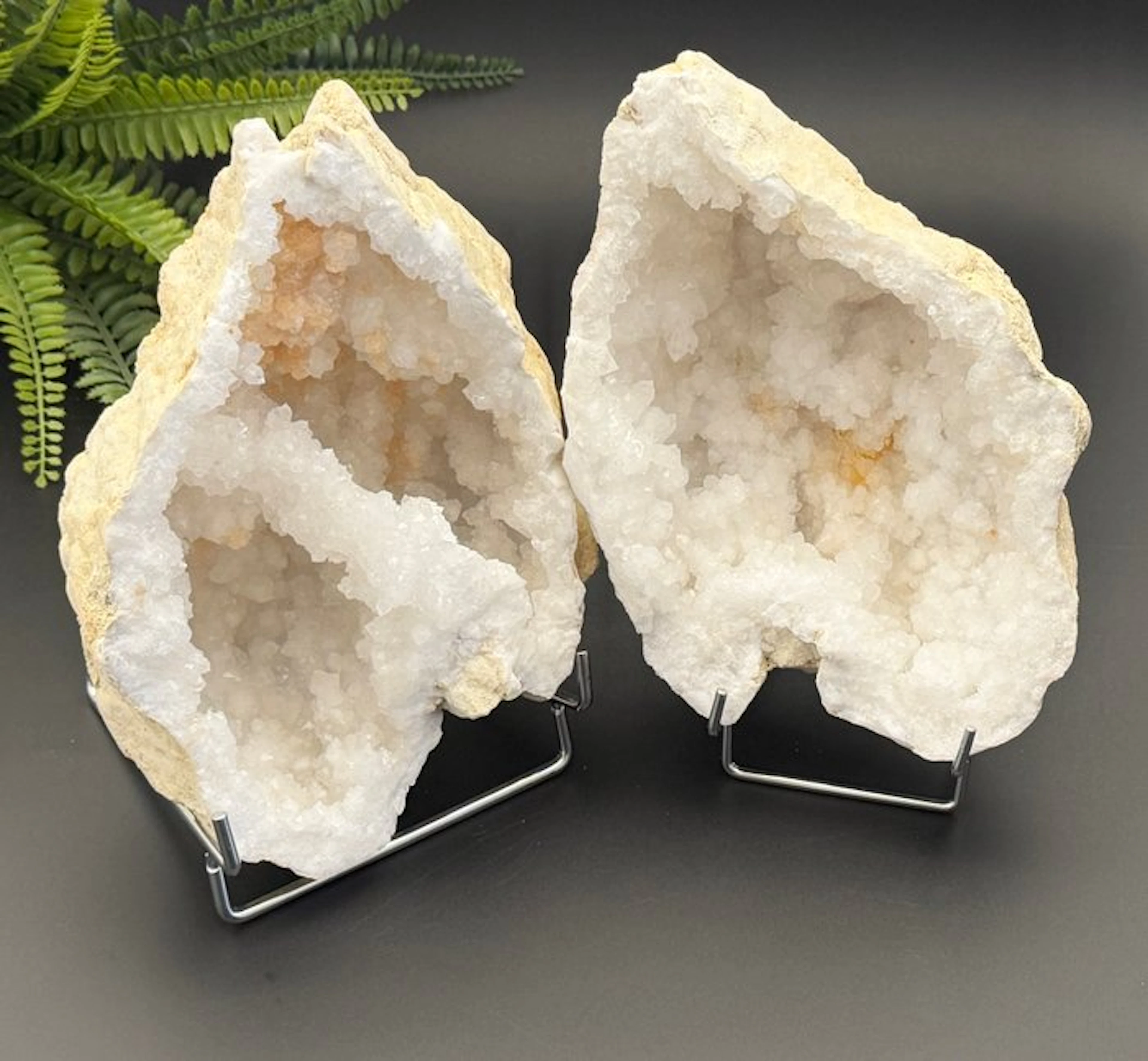 XXL top quartz geode split into 2 parts (8 kg) Geode...