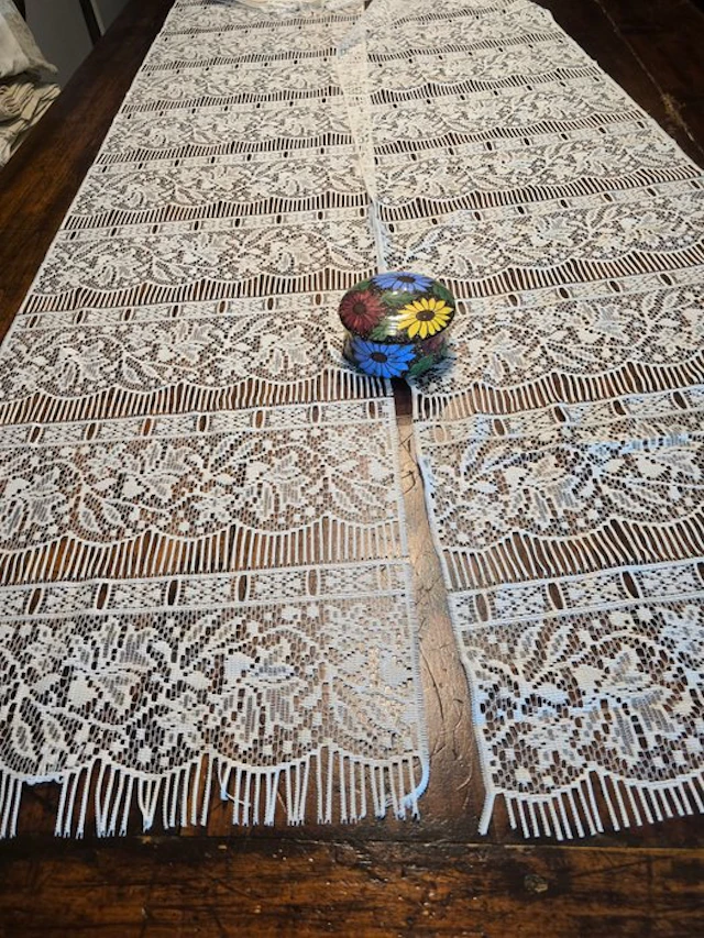 Embroidery - 850 cm - 40 cm - Vintage curtain fabric