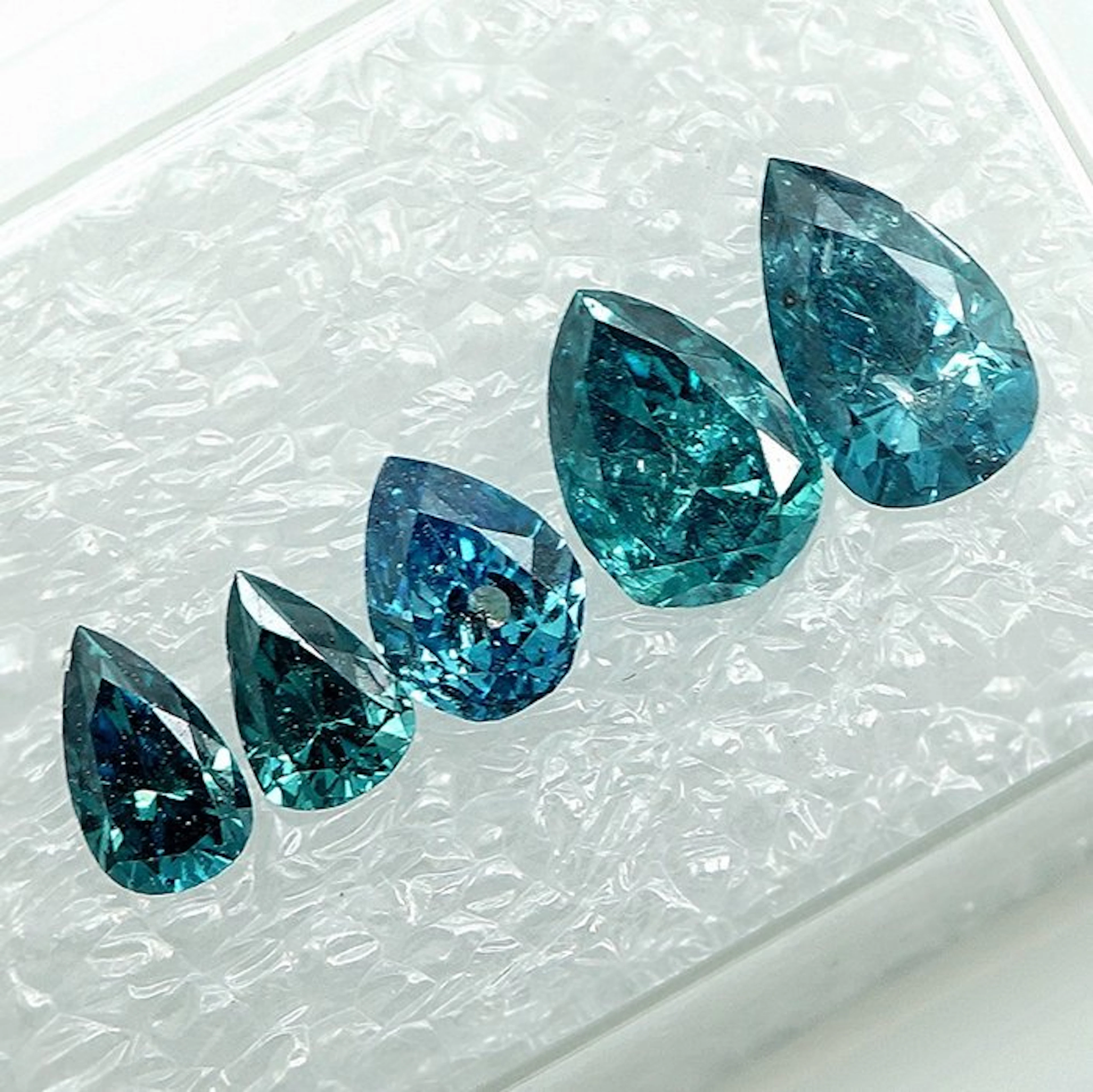 5 pcs Diamond (Colour-treated) - 1.14 ct - Pear - Fancy deep Blue - VS1
