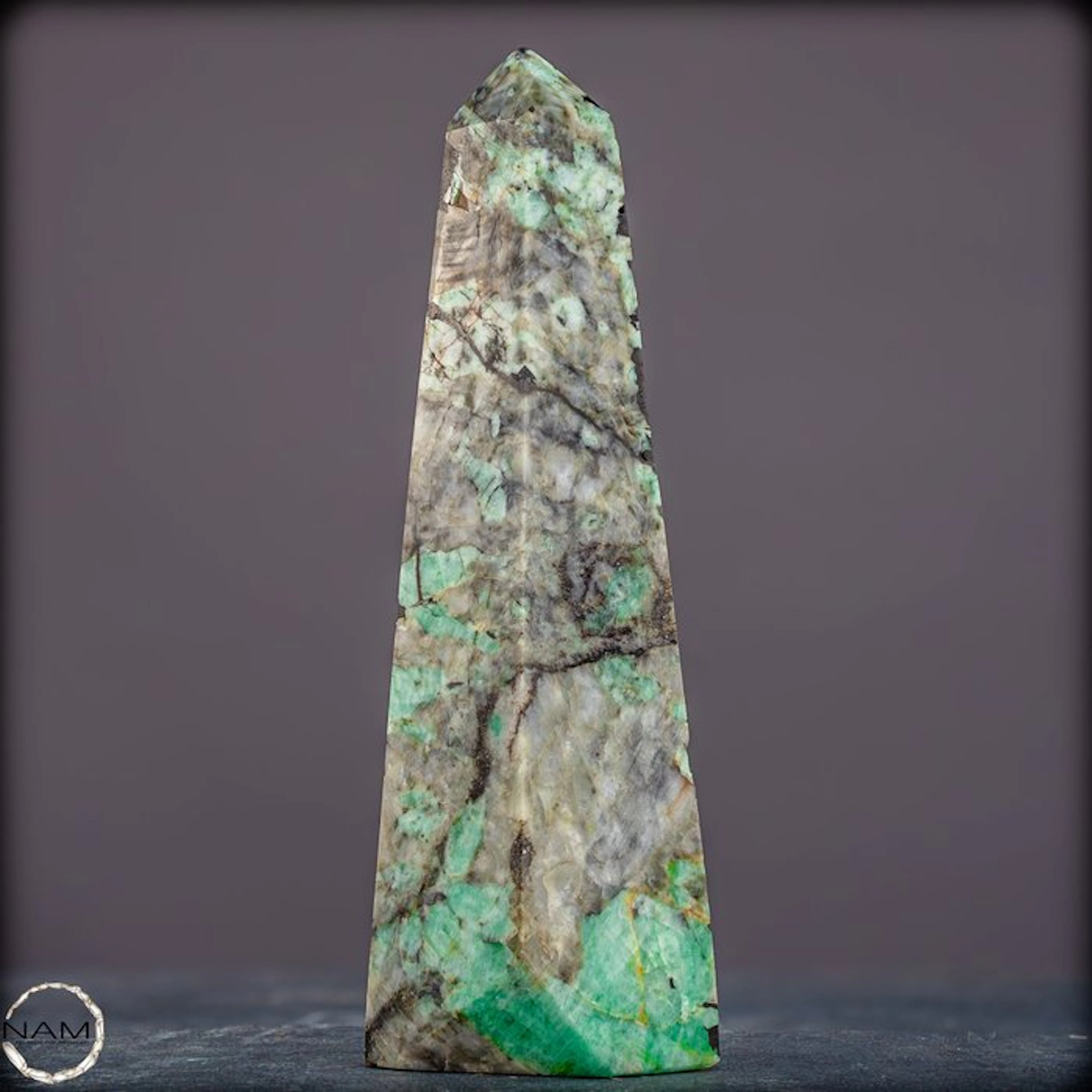 Natural Emerald Obelisk - Top quality- 487.35 g