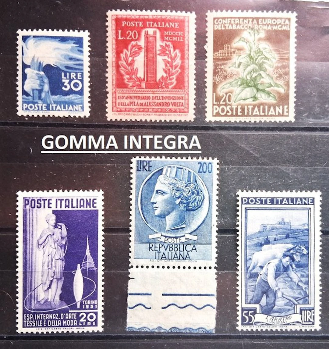 Italy - Early issues of Repubblica - 30 lire** mint gum...