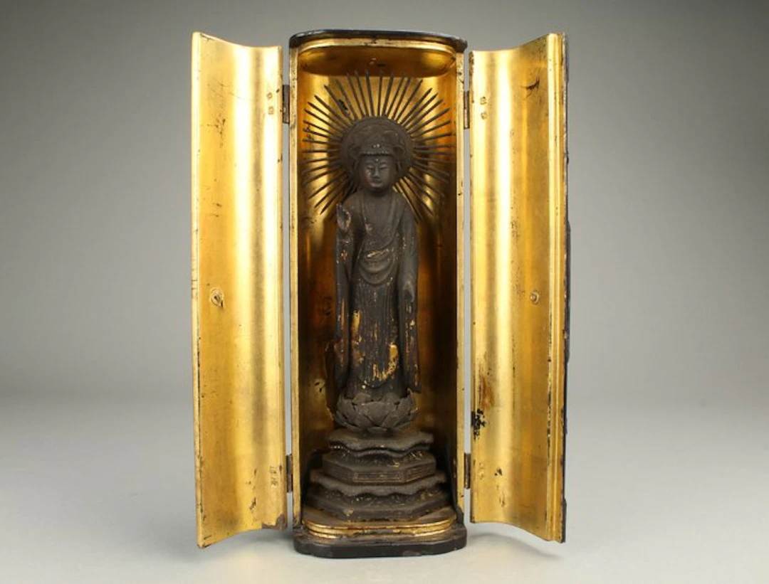 Amida Buddha - butsudan - Wood, Gilt, Lacquer - Japan - Meiji period