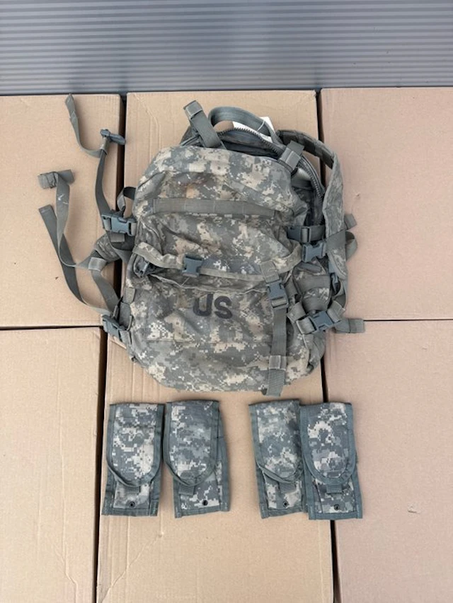 United States - US Army - Military Backpack & 4x Magazine Pouch