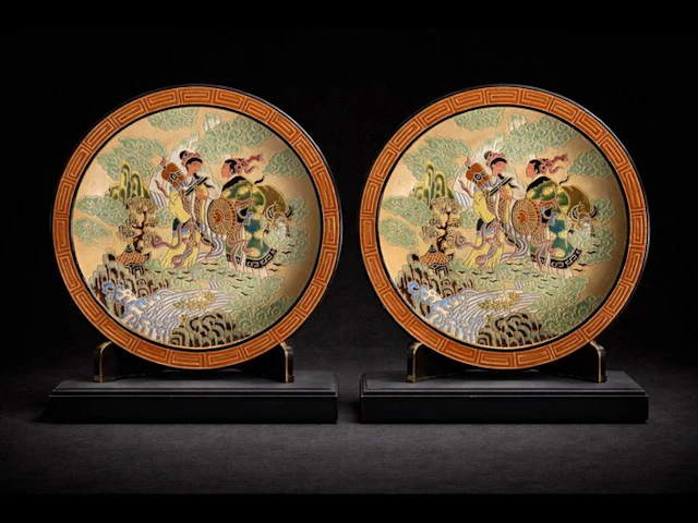 A large and impressive Japanese Satsuma dish