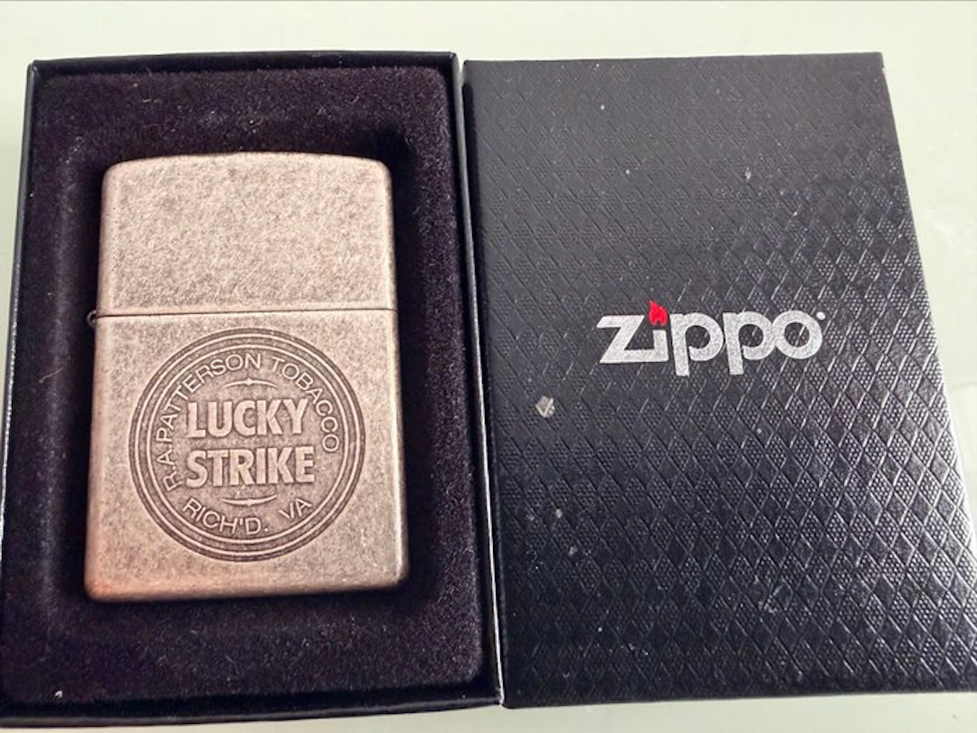 Zippo - Encendedor zippo Lucky Strike - Pocket lighter - Antique silver plate
