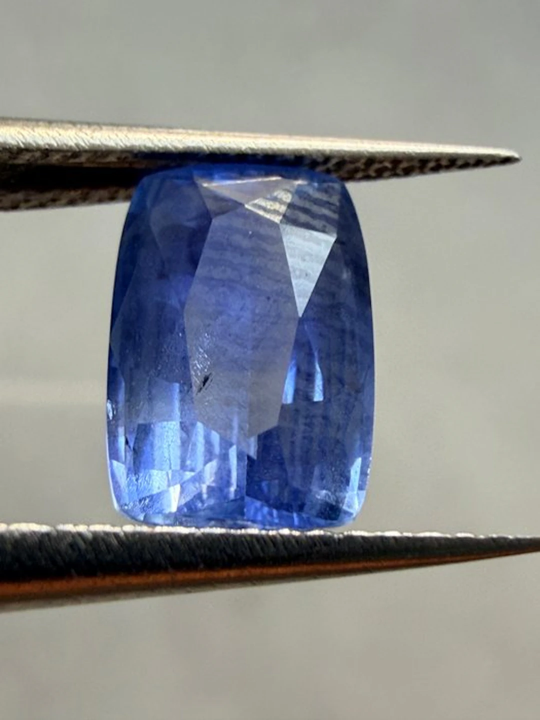Blue Sapphire - 1.93 ct - Antwerp Laboratory for Gemstone...