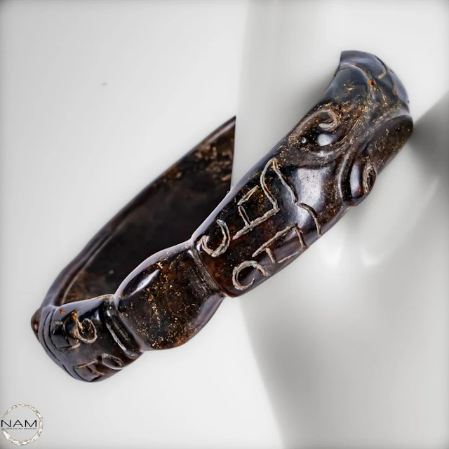Jade nephrite bracelet – dark elegance with artful...