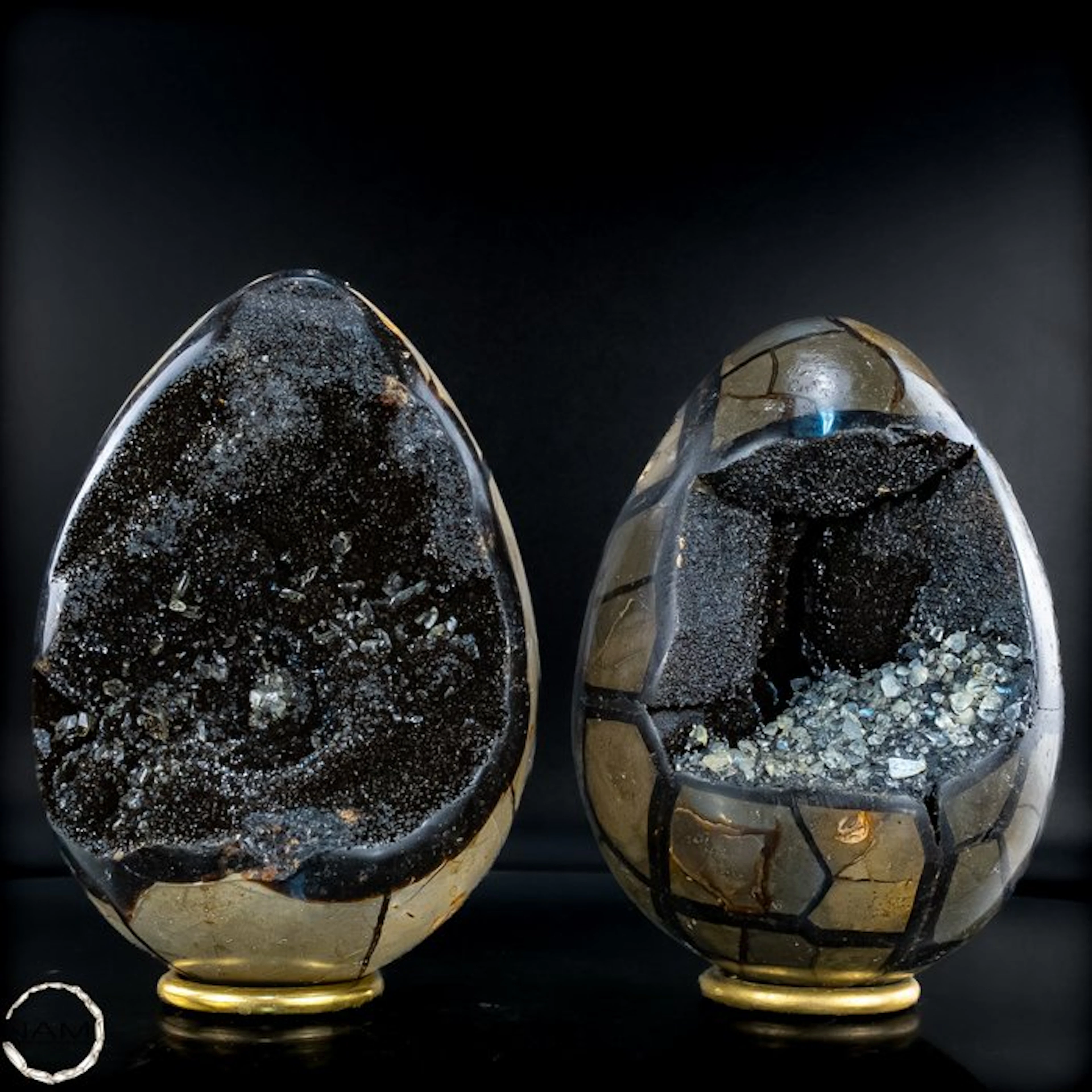 Septarian eggs with calcite crystals – Two extraordinary...