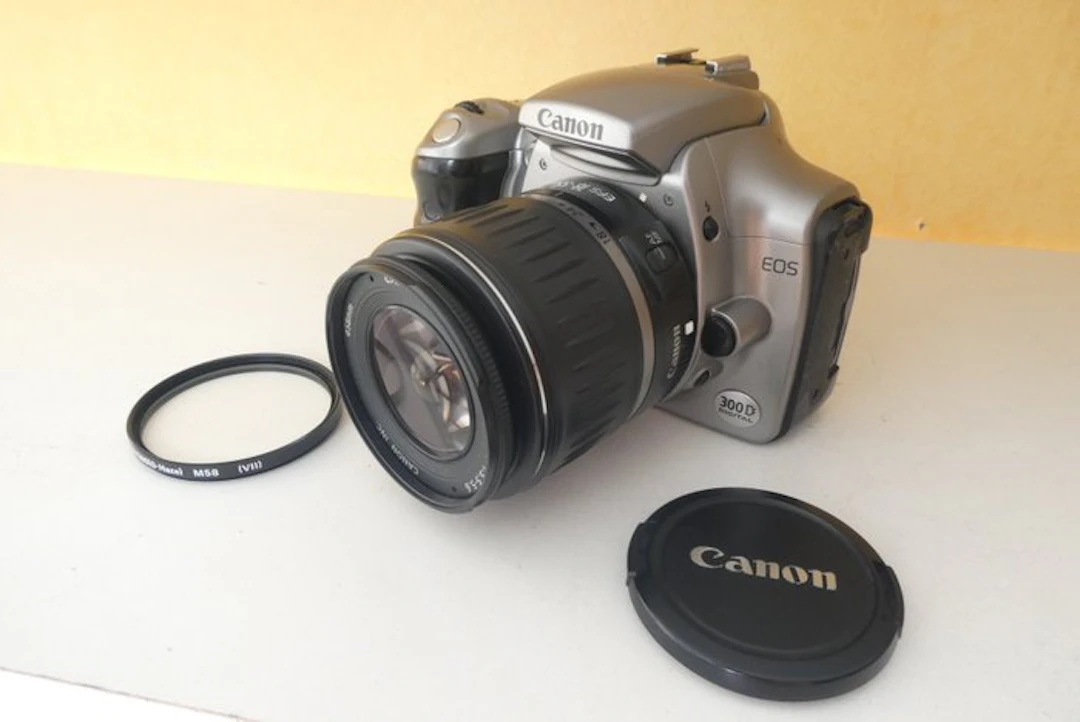 Canon 300D met EF-s 18-55 mm lens Digital reflex camera (DSLR)
