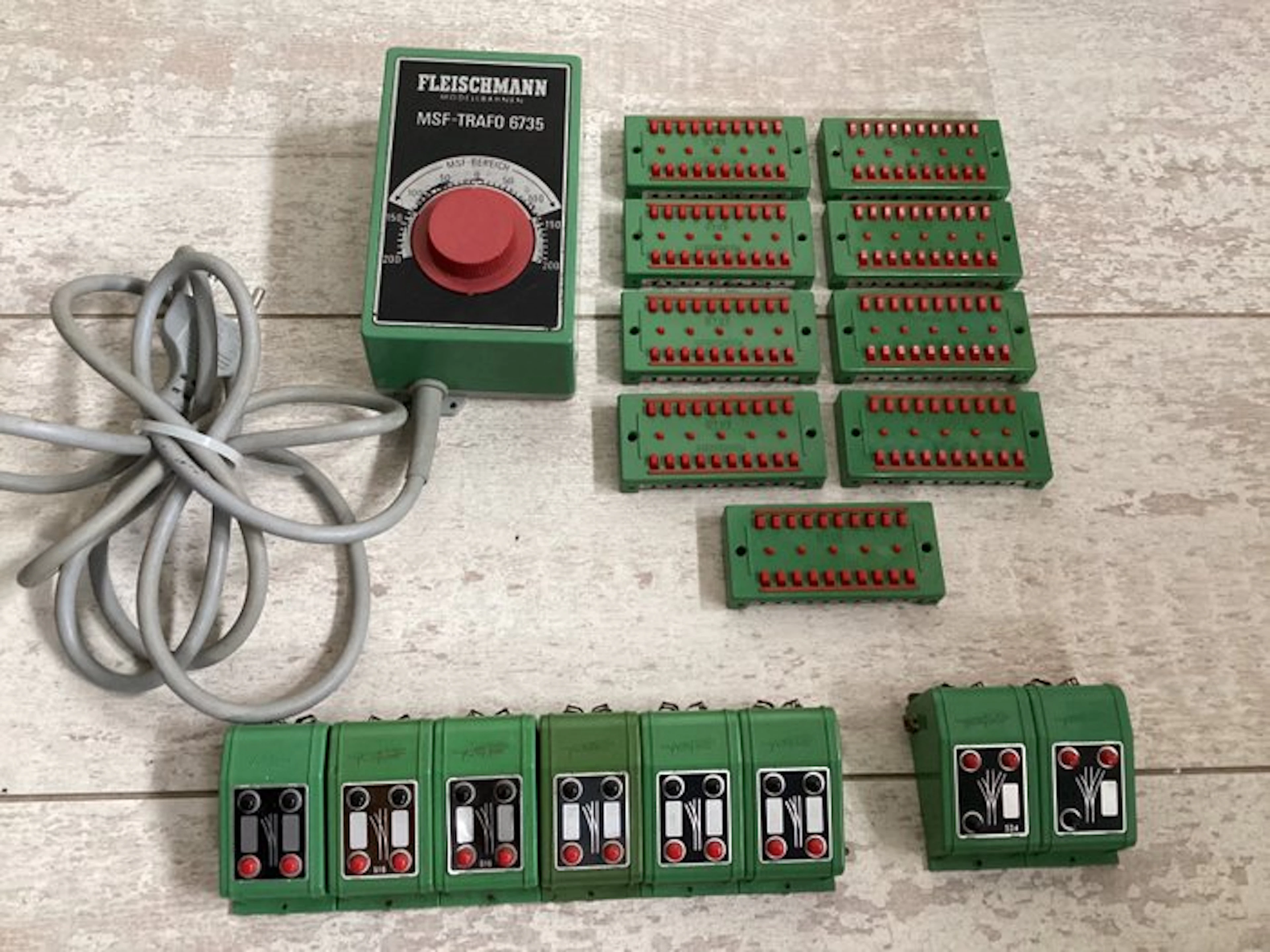 Fleischmann H0 - 1 x 6735, 9 x 6940, 6 x 6920, 2 x 6925 - Electronics (18)