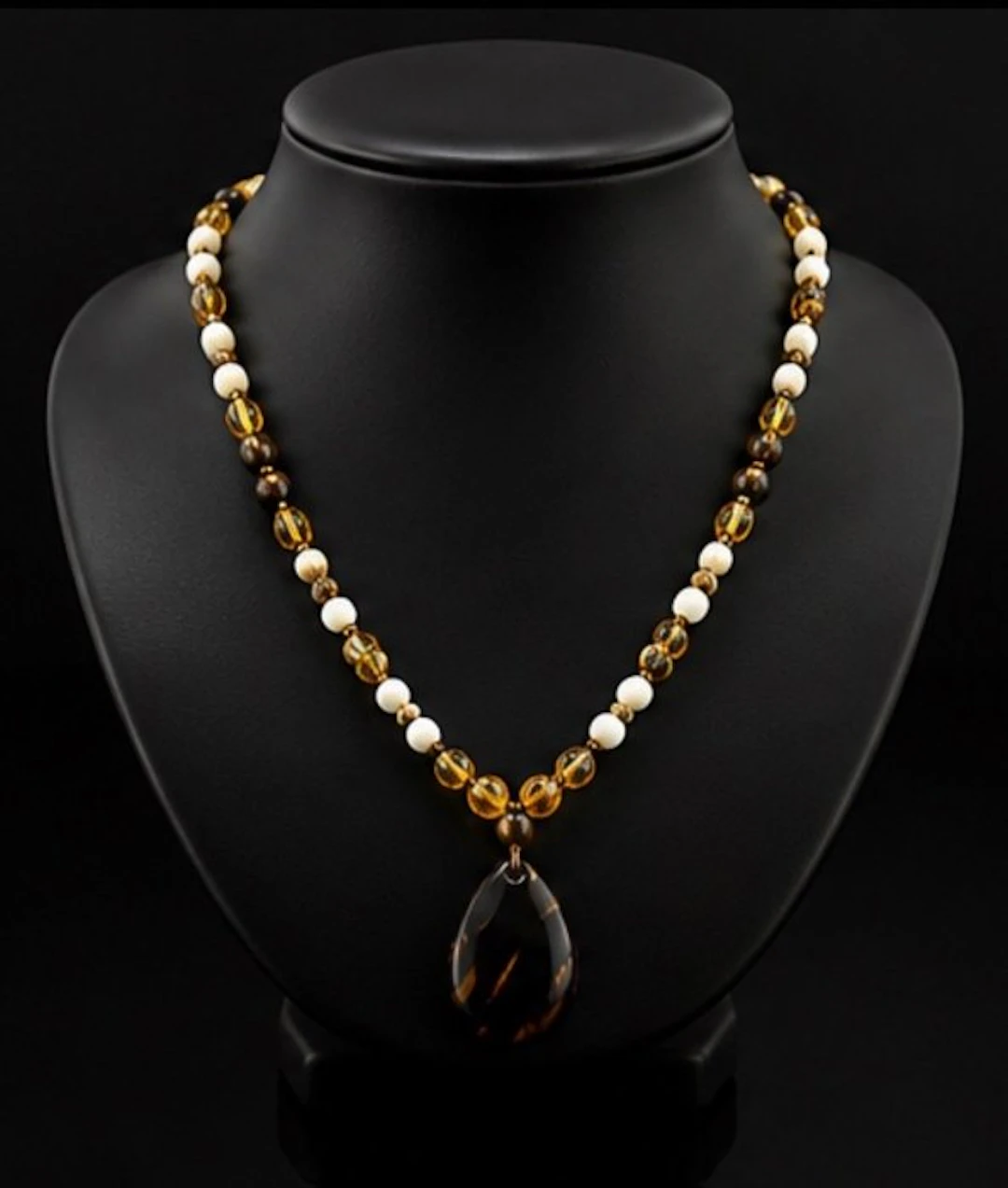 Elegant Large Tiger Eye Beaded Necklace with Pendant - Necklace