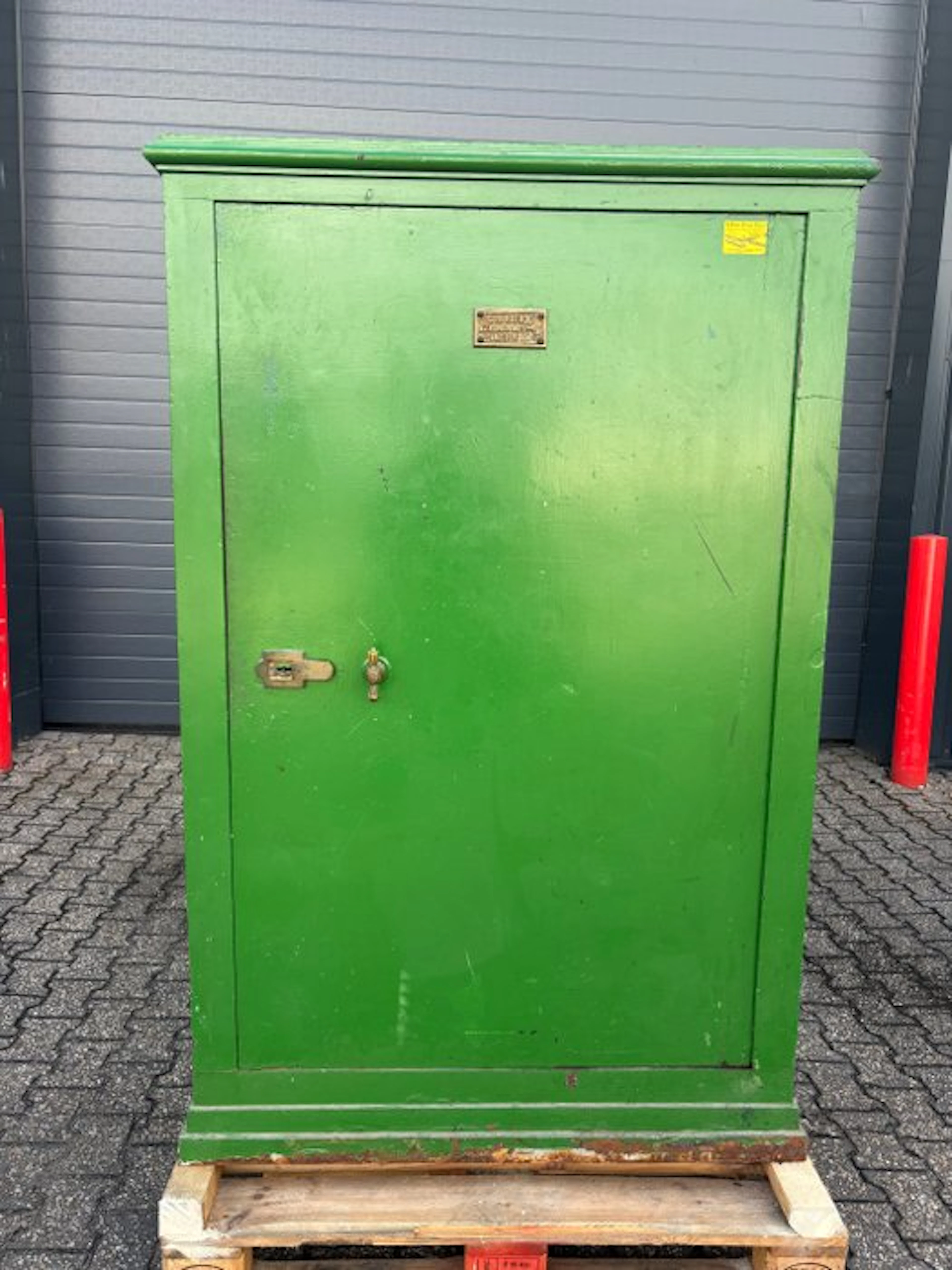 Strongbox - Brass - Dutch industrial