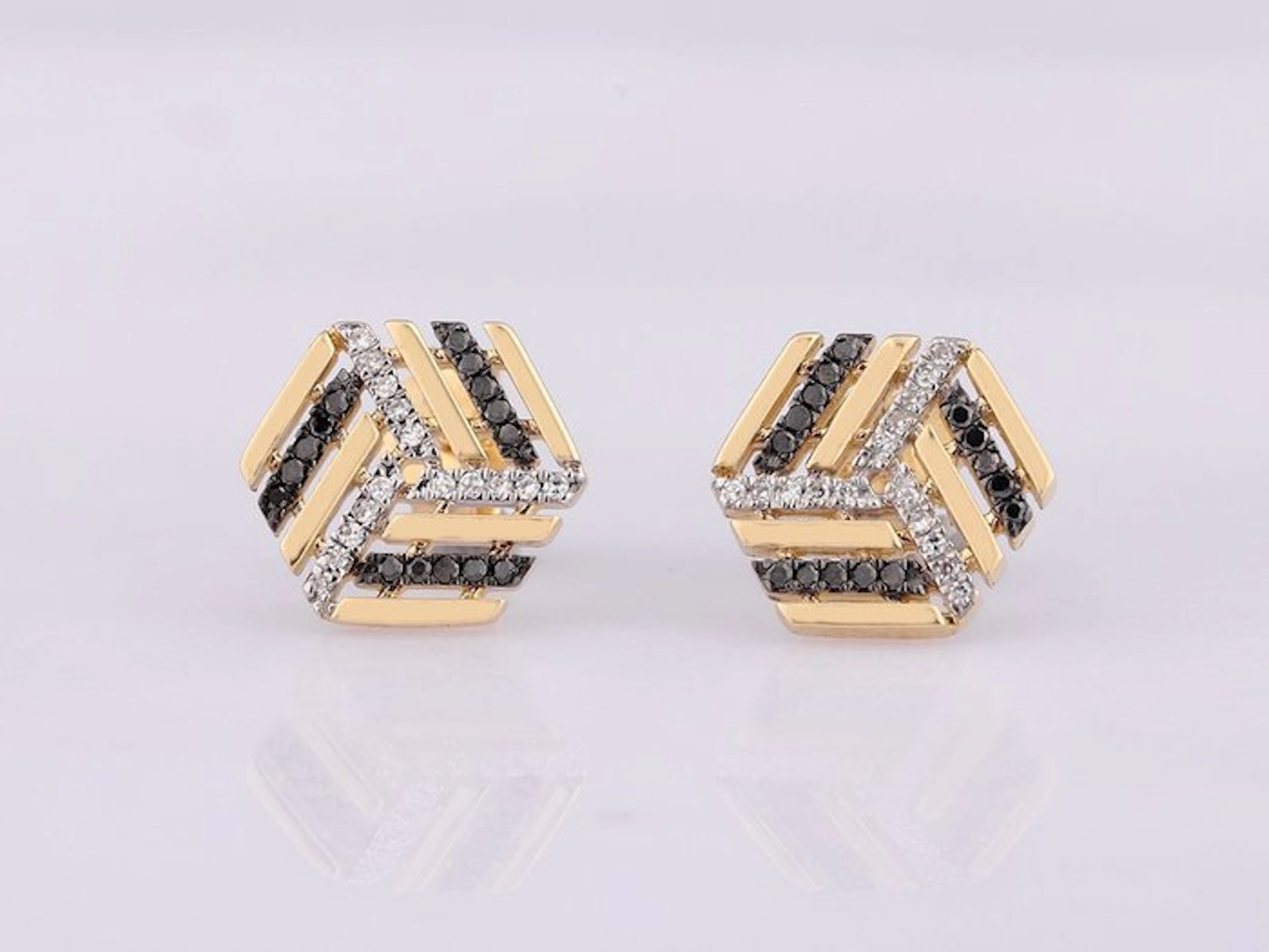 Earrings - 14 kt. Yellow gold - 0.14ct. tw. Diamond (Natural)
