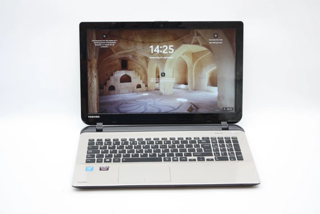 Sleek 15.6" notebook: Toshiba L50-B | Intel Core i5-4210U...