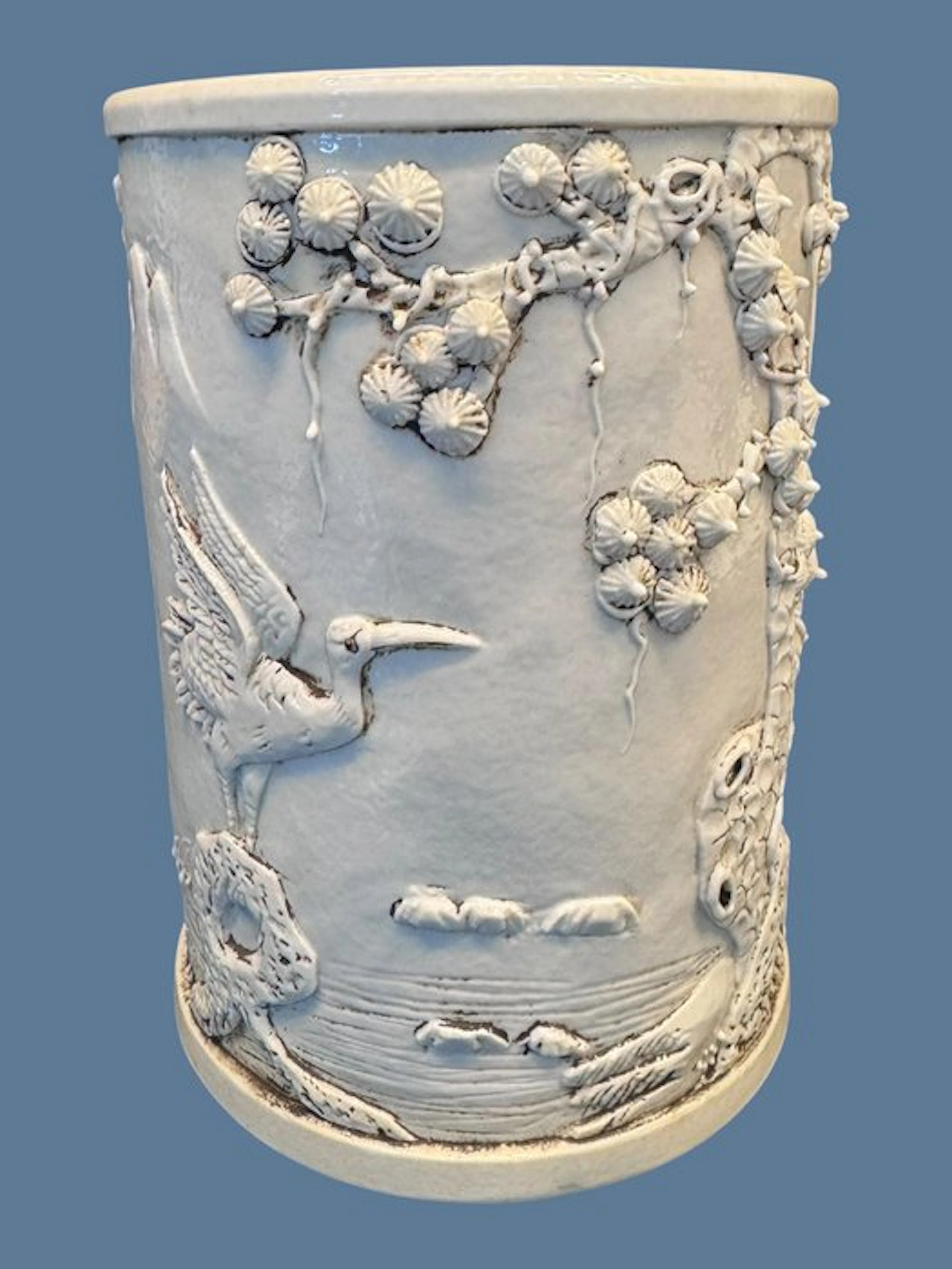 Dehua cylindrical vase with relief decoration