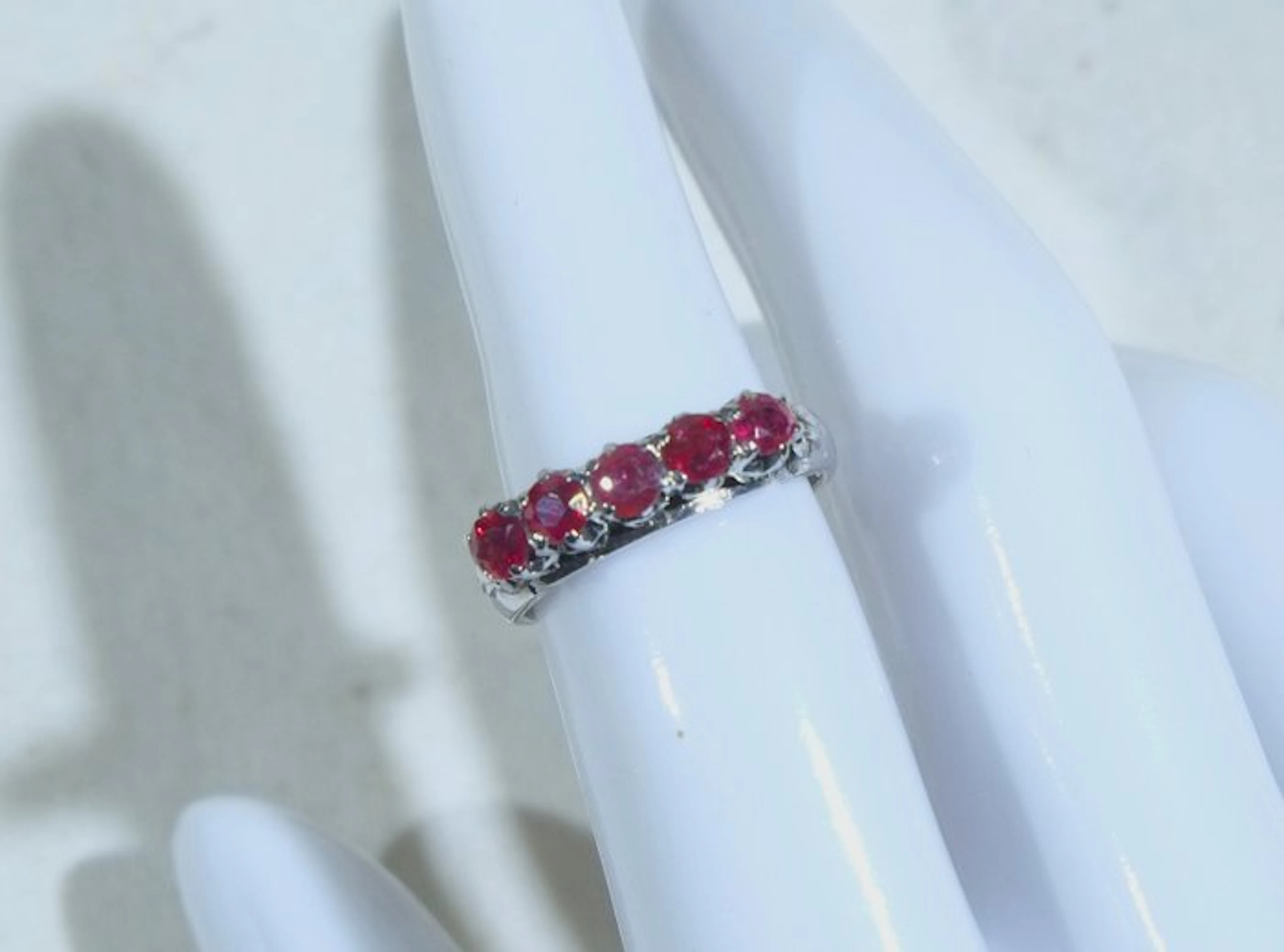 Ring - 18 kt. White gold Ruby