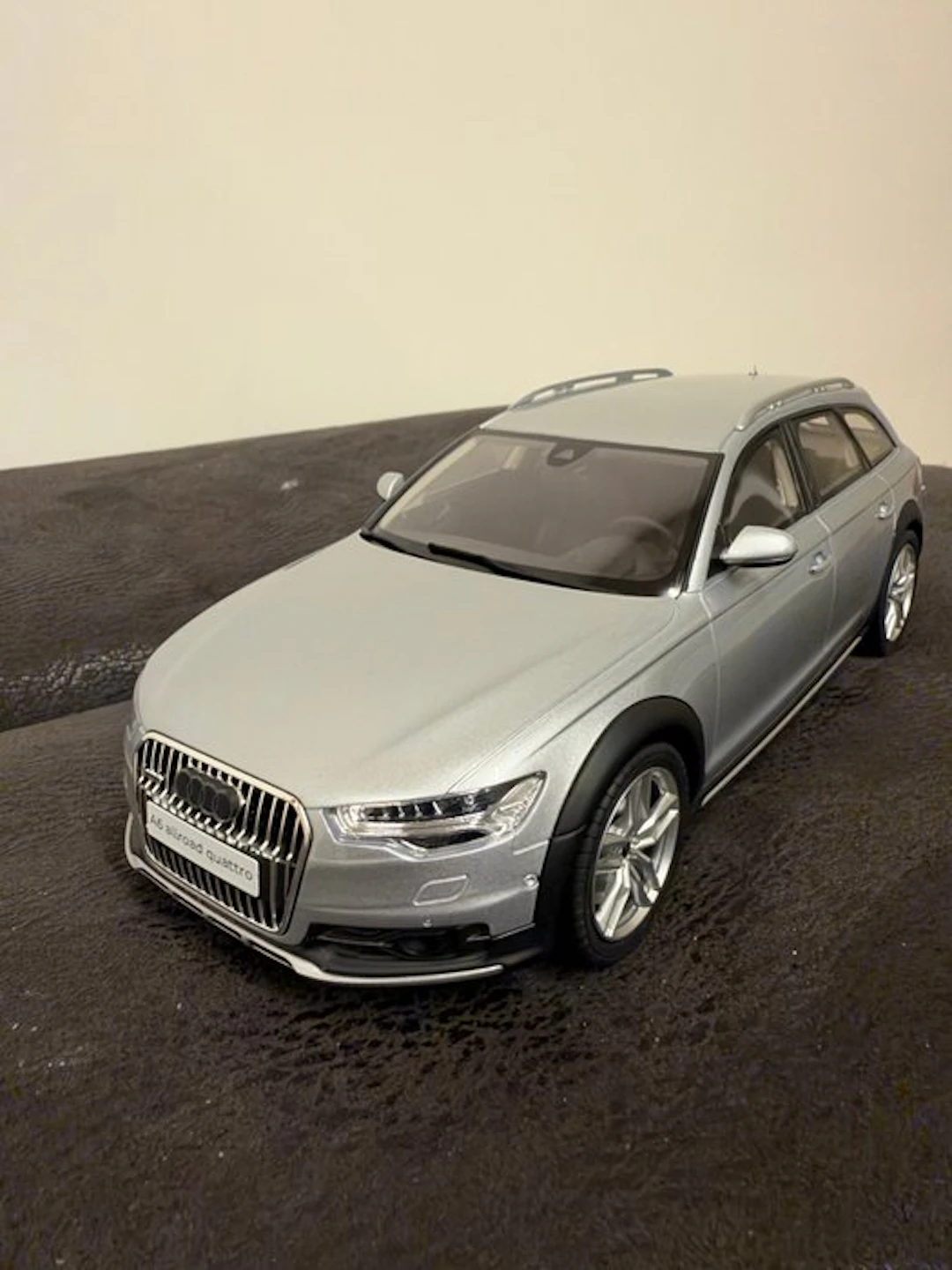 GT Spirit 1:18 - Model car - Audi A6 Allroad quattro