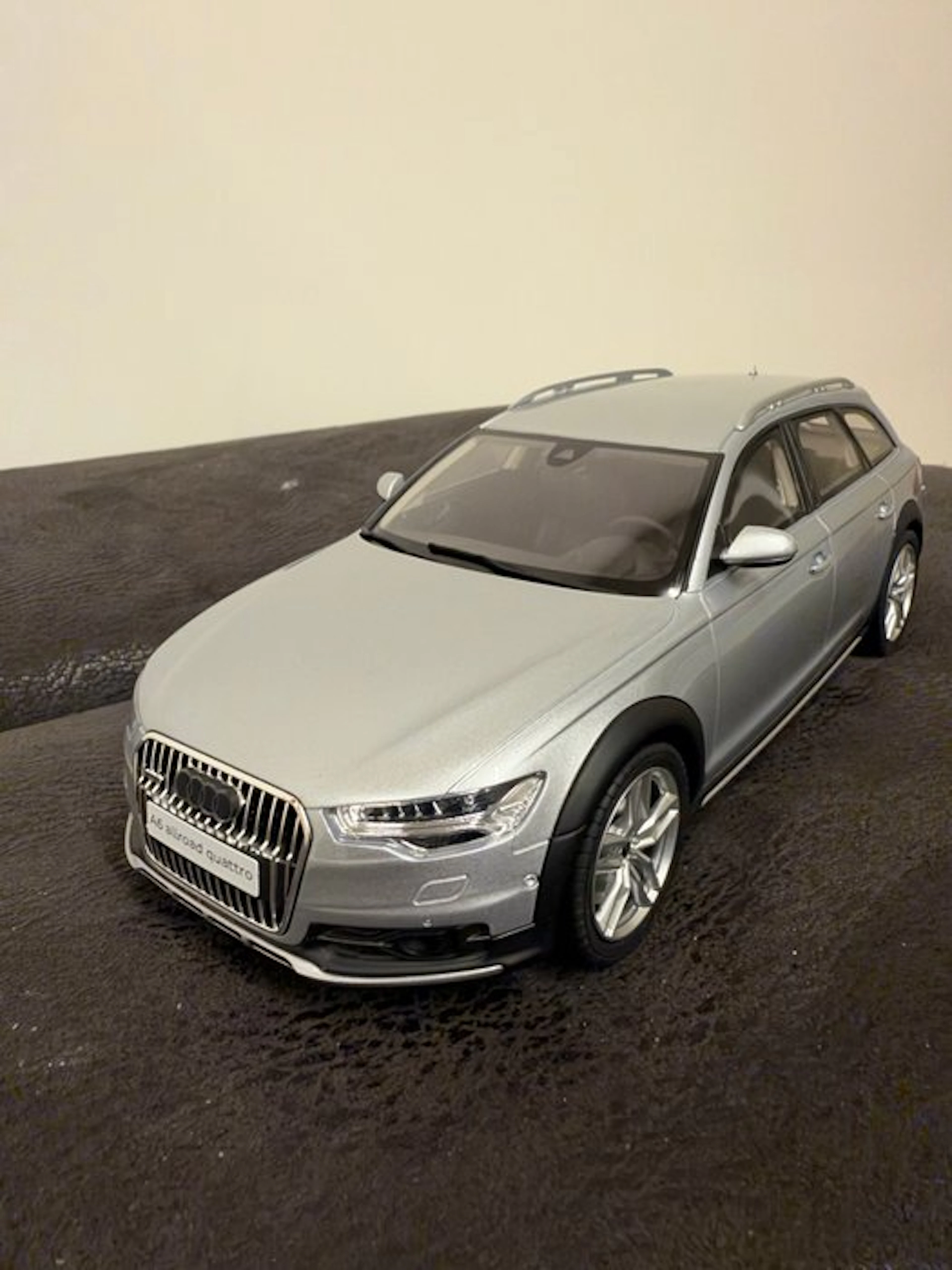GT Spirit 1:18 - Model car - Audi A6 Allroad quattro