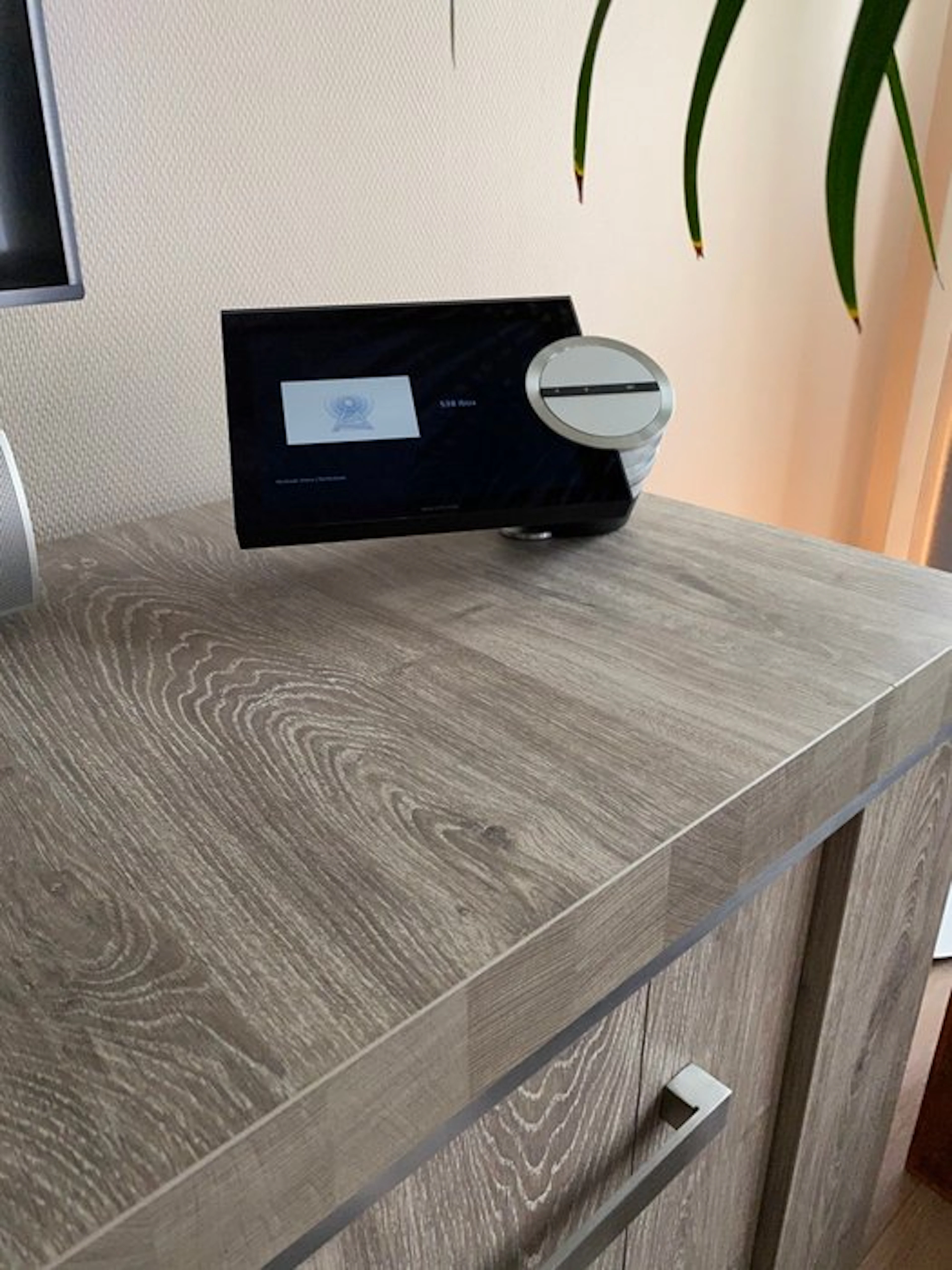 Bang & Olufsen - BeoSound 5 (with BeoMaster 5 / Table Stand) Audio component