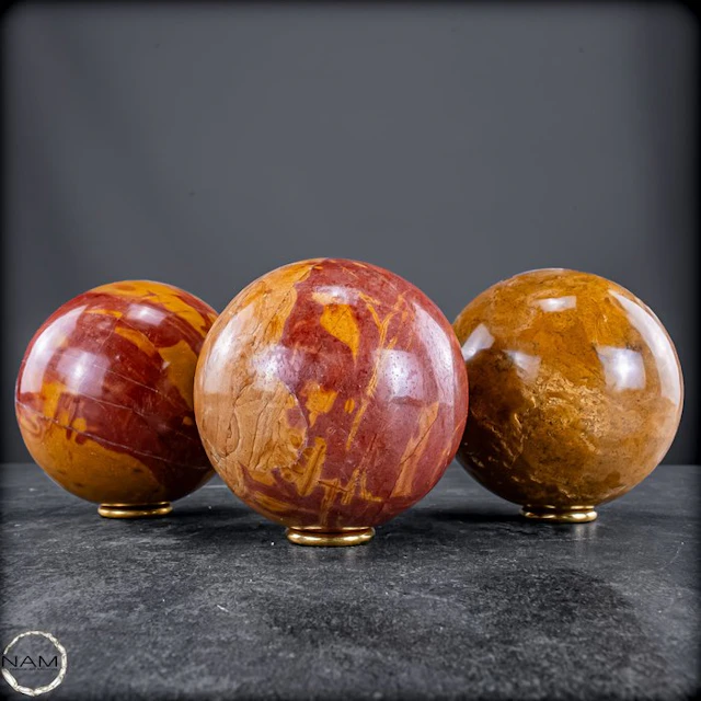 Exclusive Picture Jasper Sphere Set – Three extraordinary...