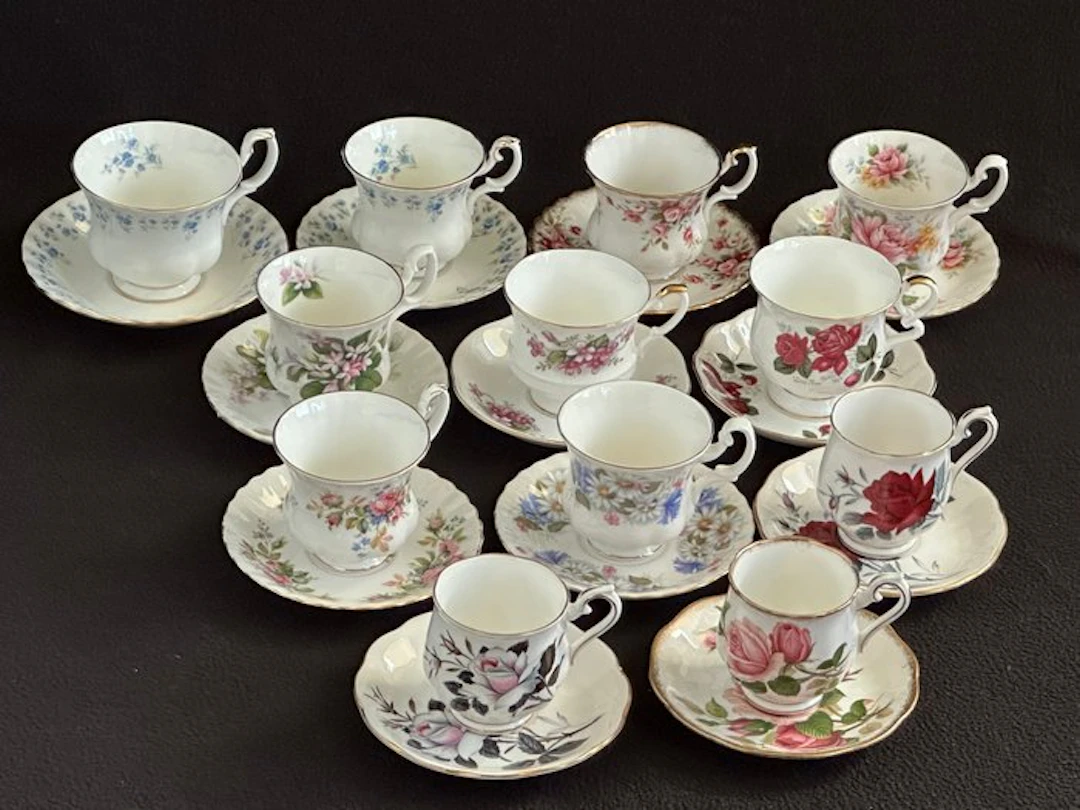 Themed collection - Drinkware: Cups and Saucers - Royal Albert