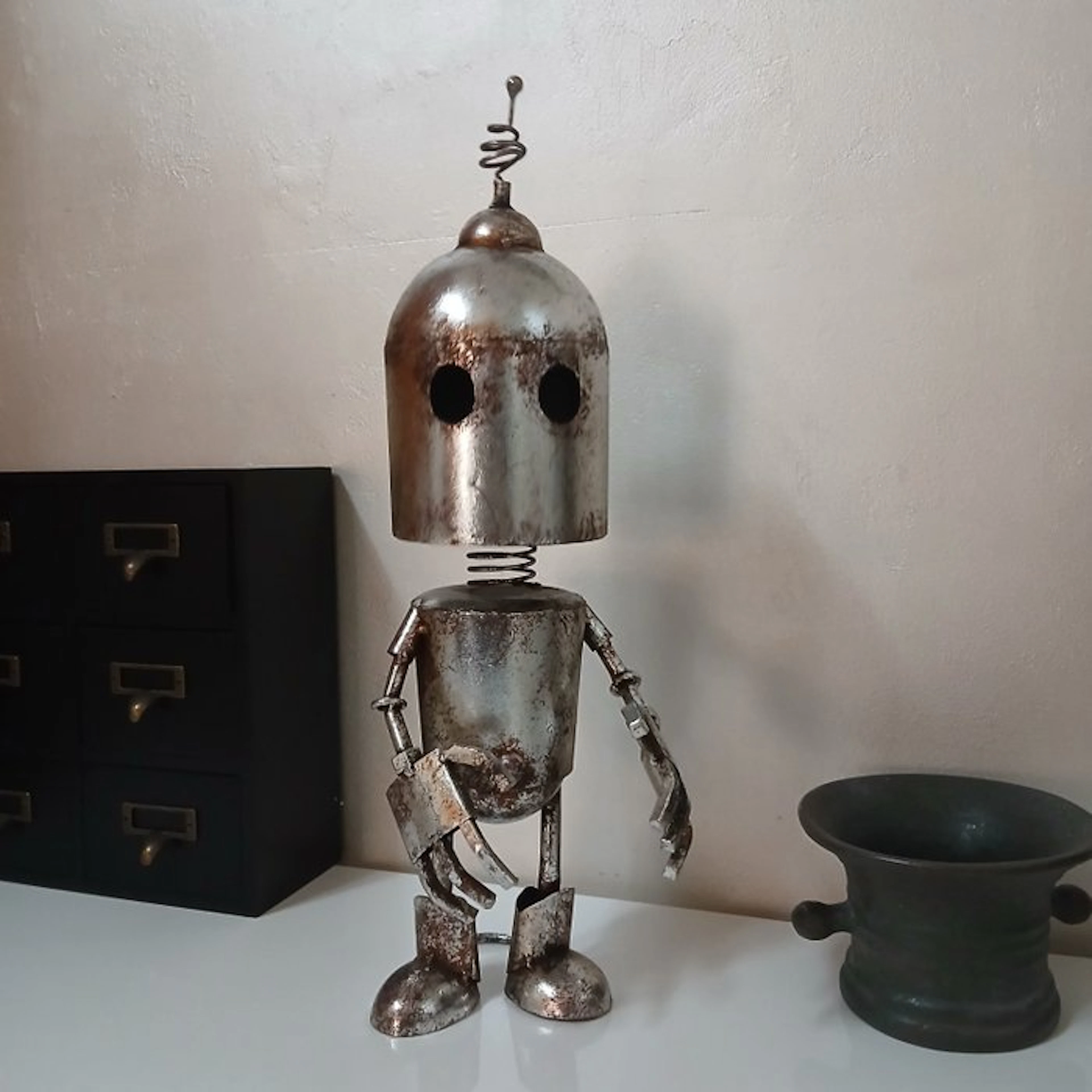 Sculpture, robot fait à la main - 45 cm - Metal