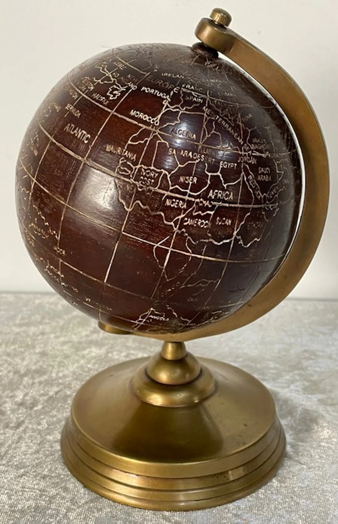Tabletop globe - 1950-1960