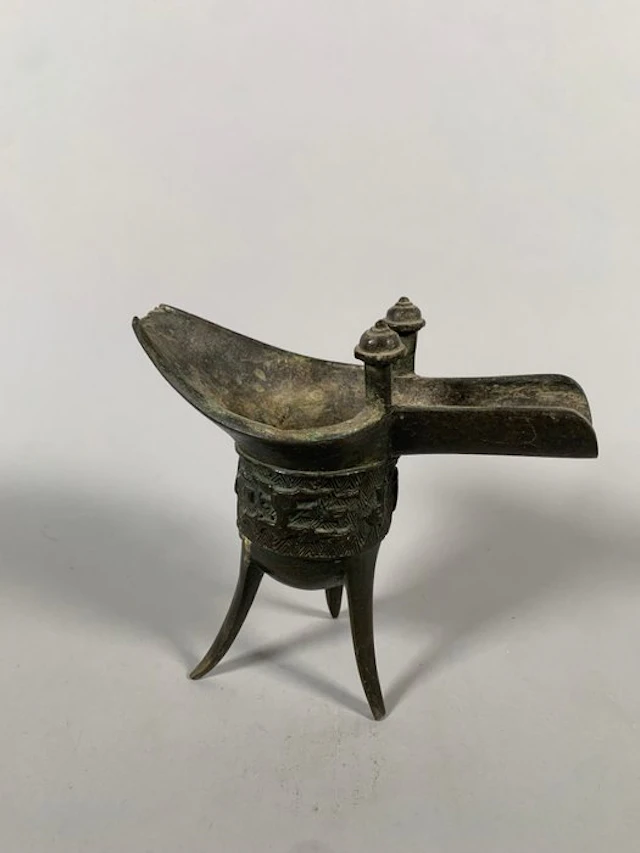 Ancient Chinese, Ming dynasty Bronze Tripod cup "Jue" - 18 cm