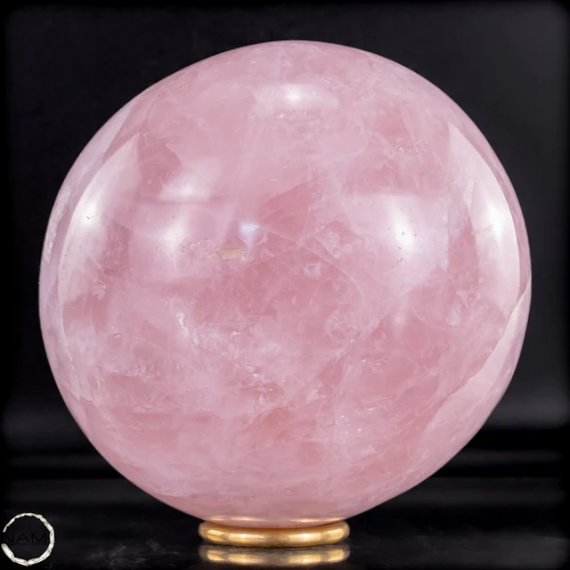 Elegant rose quartz sphere from Brazil of exceptional quality- 3154.38 g