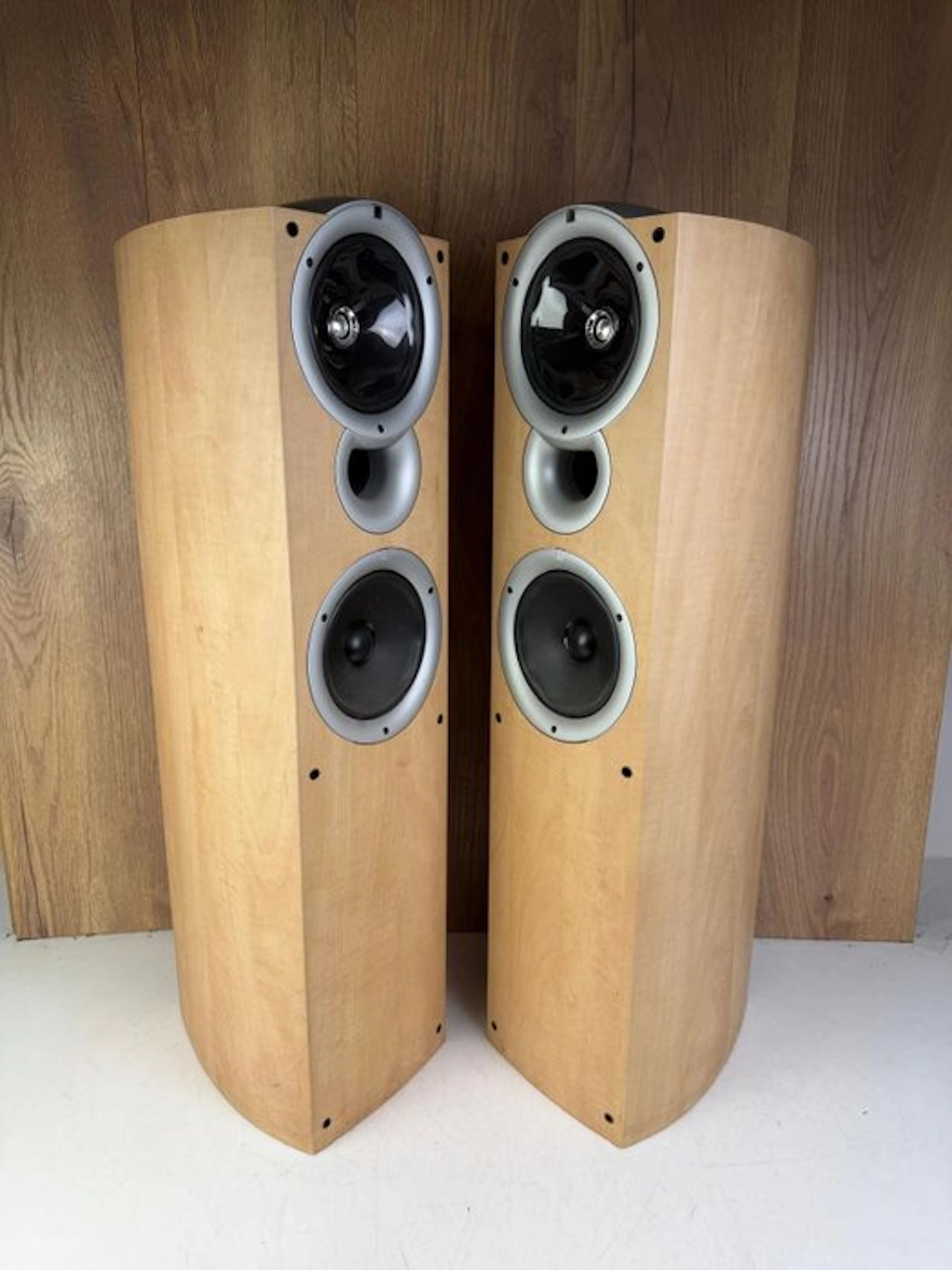 Kef - Q5 - Q Series Speaker set