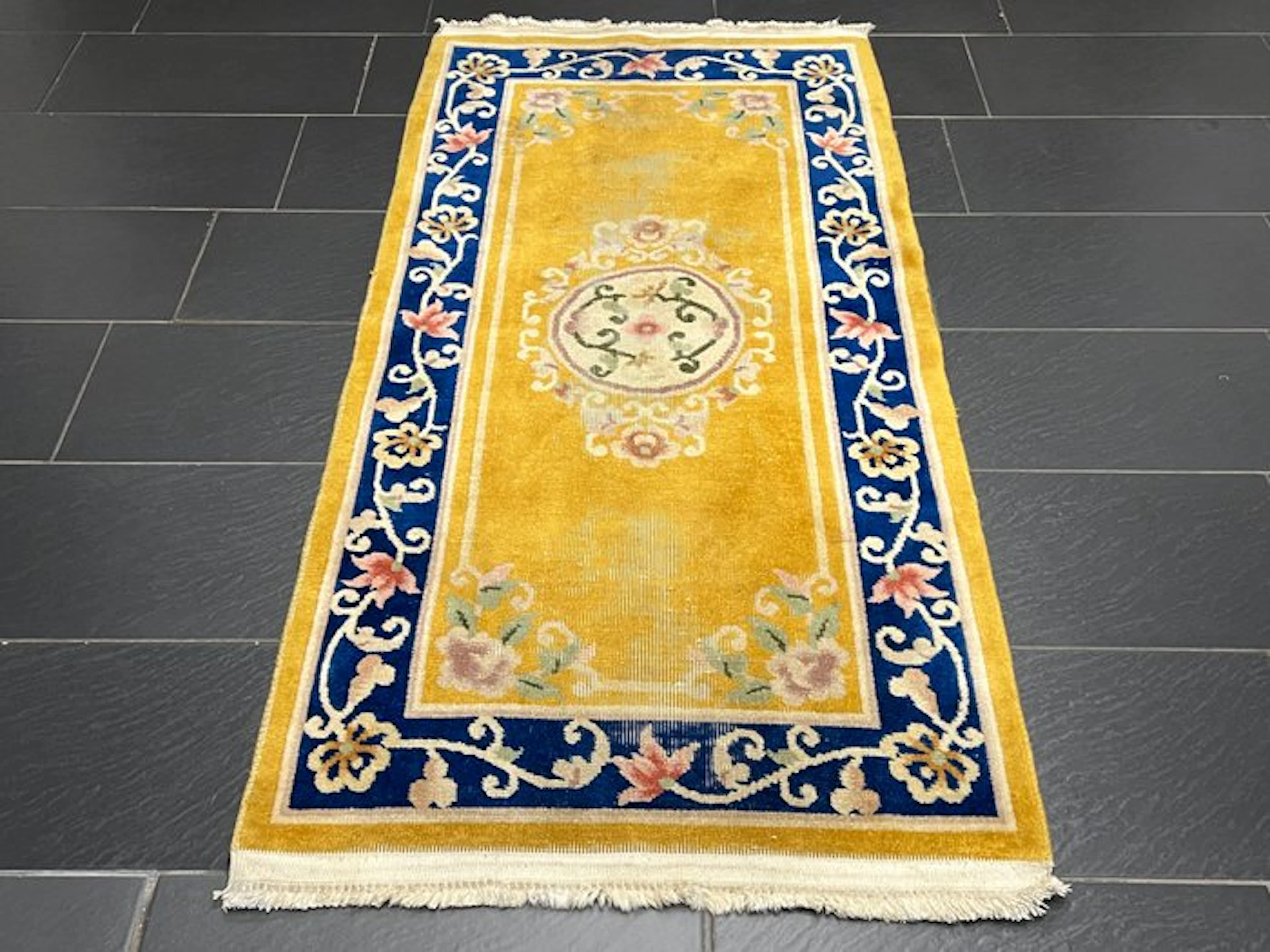 China Aubusson - Carpet - 185 cm - 93 cm