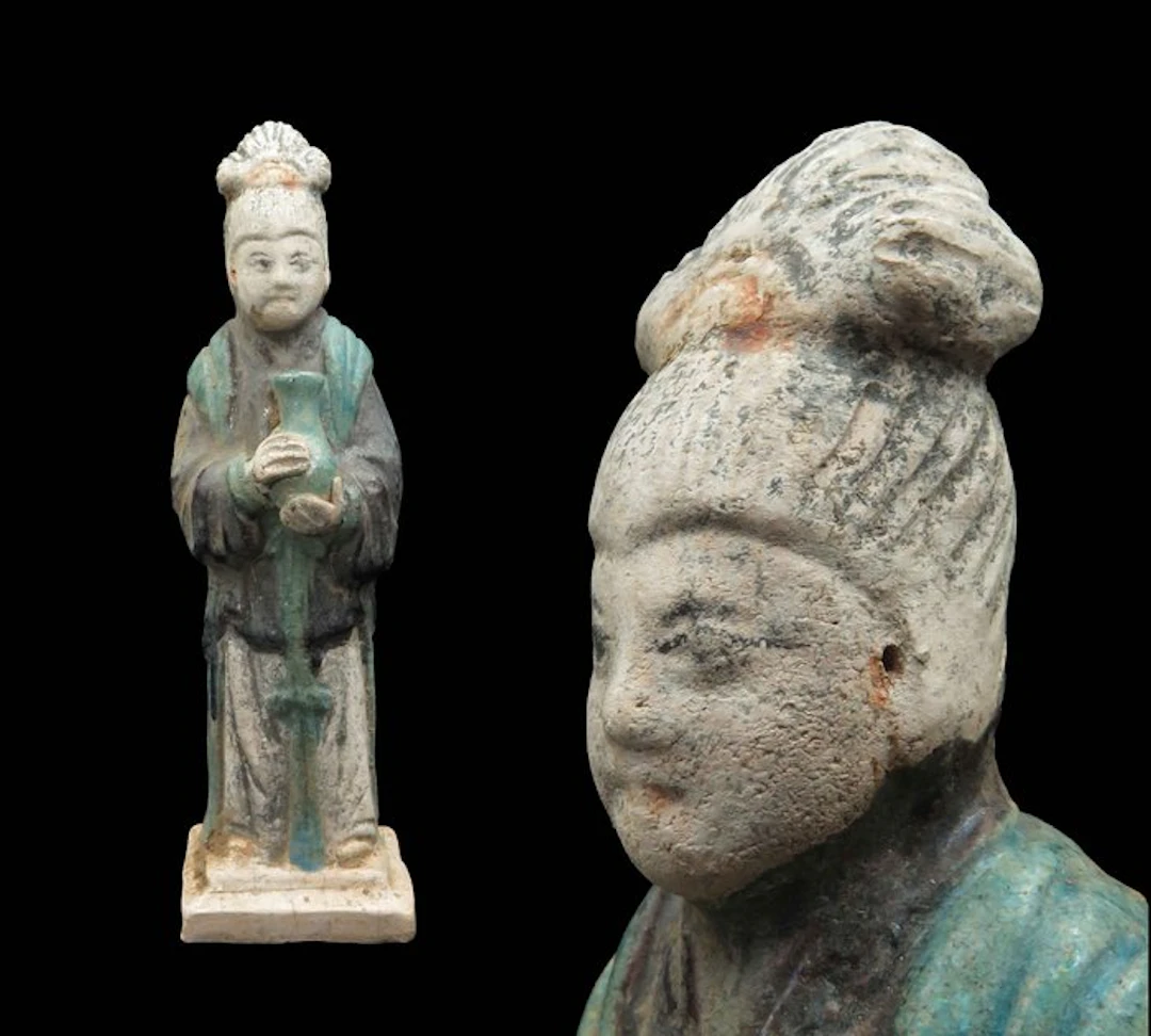 Ancient Chinese, Ming dynasty Terracotta Glazed Figurine/Offerant (1x) - 17 cm