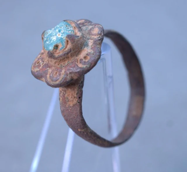 Medieval Crusaders Bronze finger ring with blue glass...